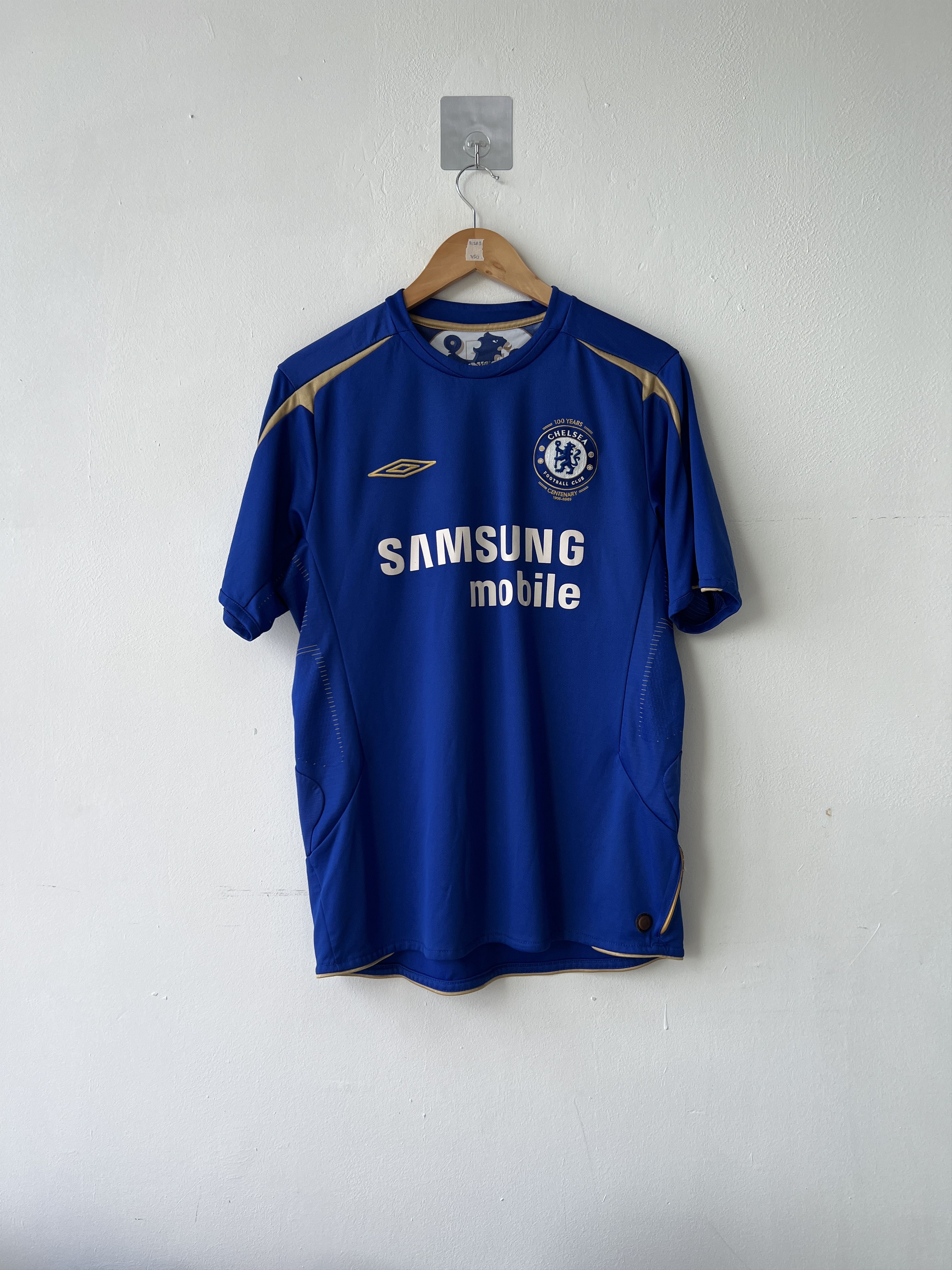 Umbro (L fits M) Chelsea 2005-06 Home Kit Drogba #15 Size US L / EU 52-54 / 3 - 2 Thumbnail