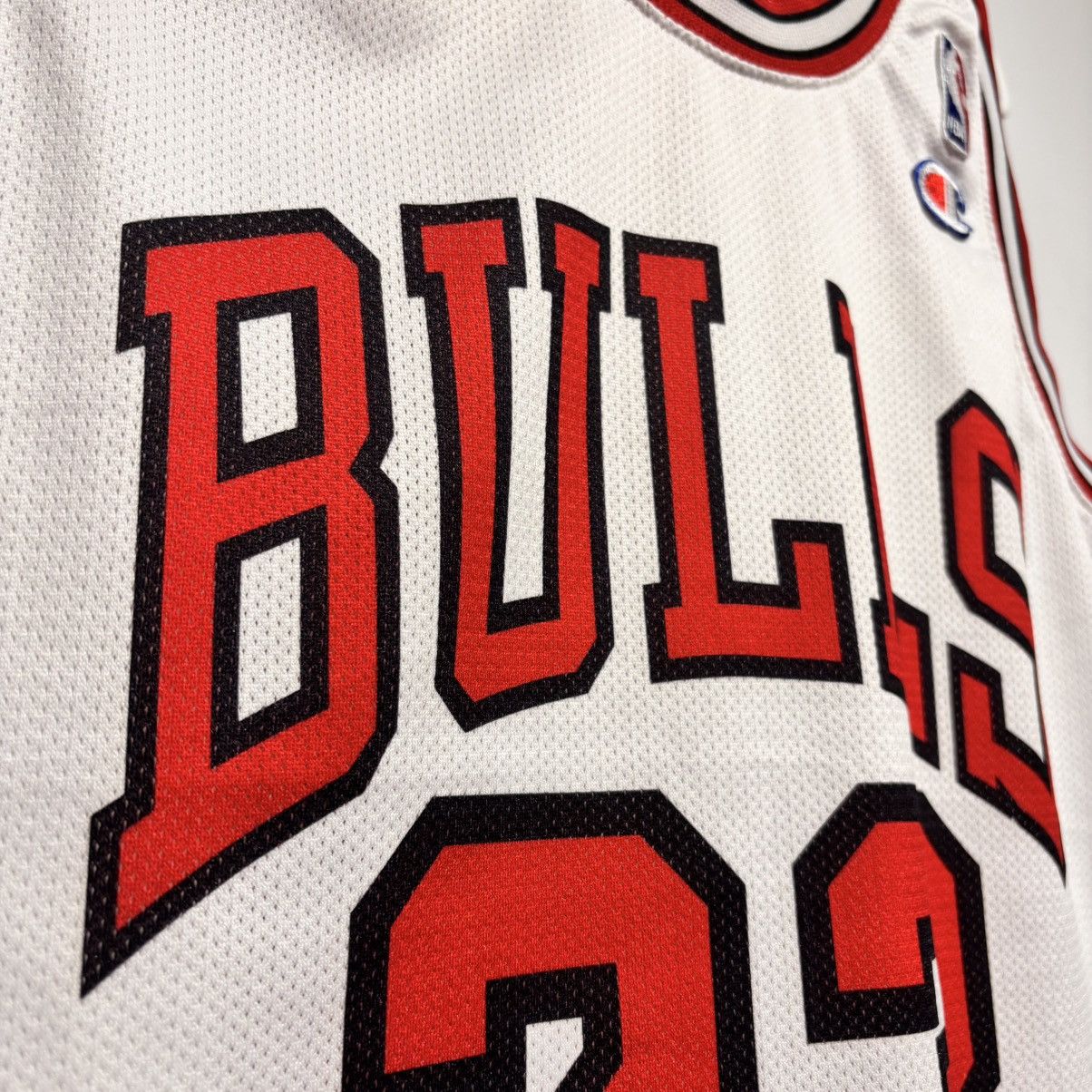 Champion MICHAEL JORDAN CHICAGO BULLS WHITE CHAMPION JERSEY 90s RARE Size US L / EU 52-54 / 3 - 6 Thumbnail