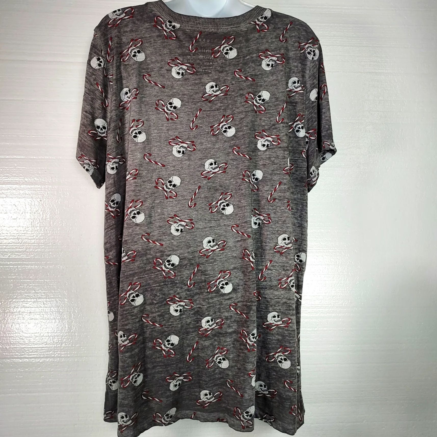Torrid Torrid Plus Size 1X Grey Vintage Triblend Classic Fit Crew Tee Skull Candy Cane Shirt Women Size XL / US 12-14 / IT 48-50 - 5 Thumbnail
