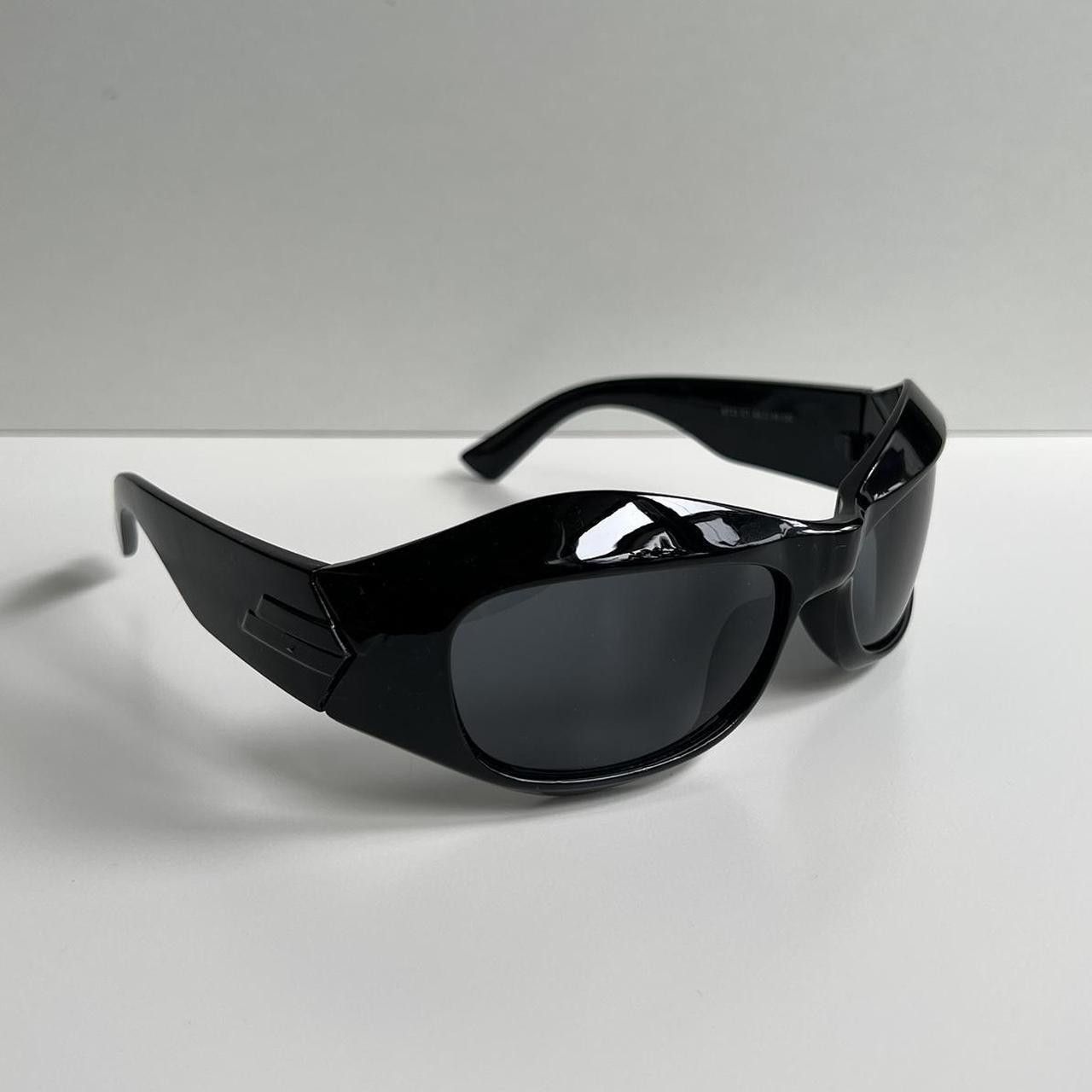 Streetwear × Vintage vintage y2k 2000s retro-futuristic dope style  