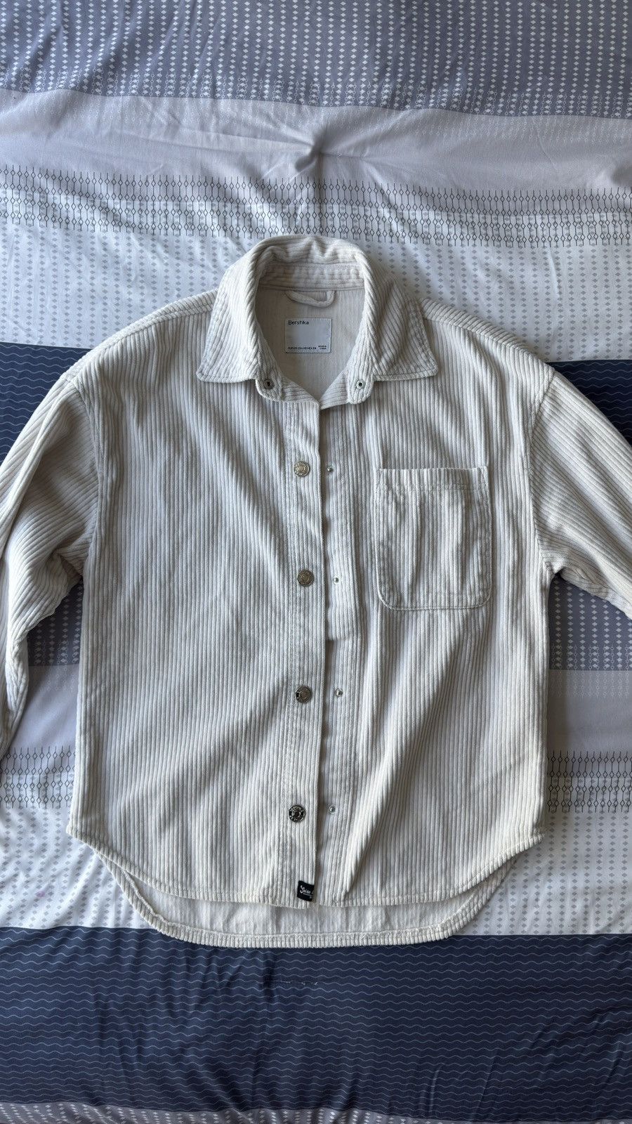 Bershka Bershka Cream Corduroy Shirt Size XS / US 0-2 / IT 36-38 - 1 Thumbnail