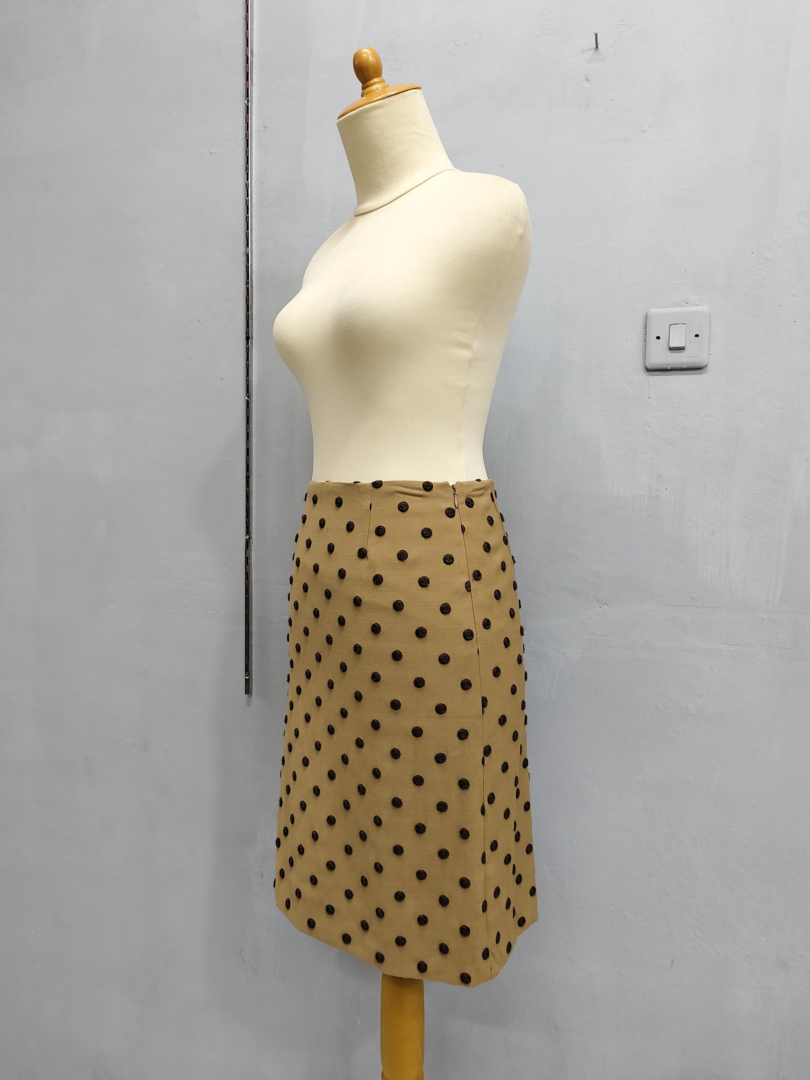 Moschino 00s Moschino Cheapandchic Textured Polkadot Wool Skirt Size 28" / US 6 / IT 42 - 10 Thumbnail