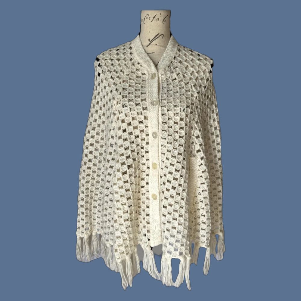 Vintage Vintage Ivory Fringe Open Knit 70s Womens One Size Crochet Cape Poncho Size ONE SIZE - 1 Thumbnail