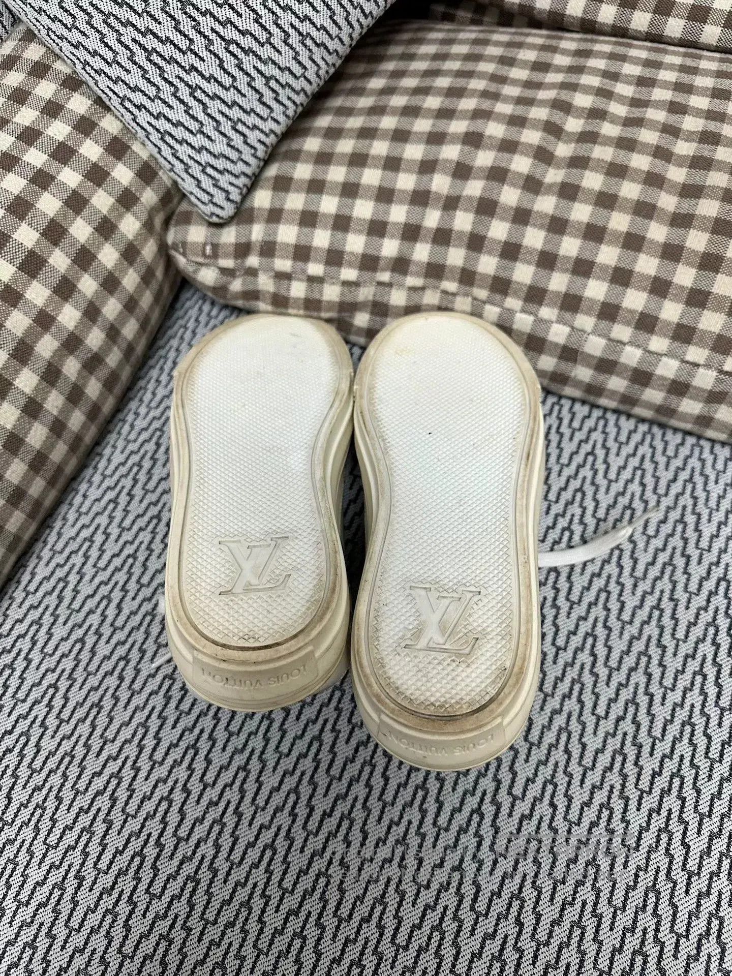 Louis Vuitton Louis Vuitton Low-Top Women's Shoes. Size US 4 / IT 34 - 3 Thumbnail