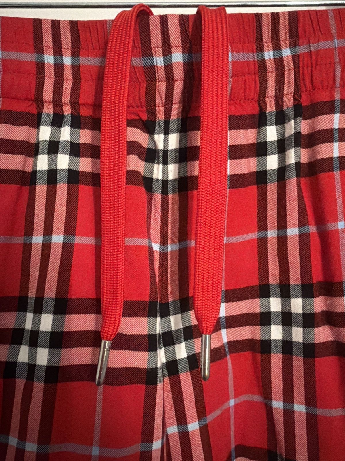 Burberry Burberry Red Shorts – Size S – Excellent Condition Size US 32 / EU 48 - 3 Thumbnail