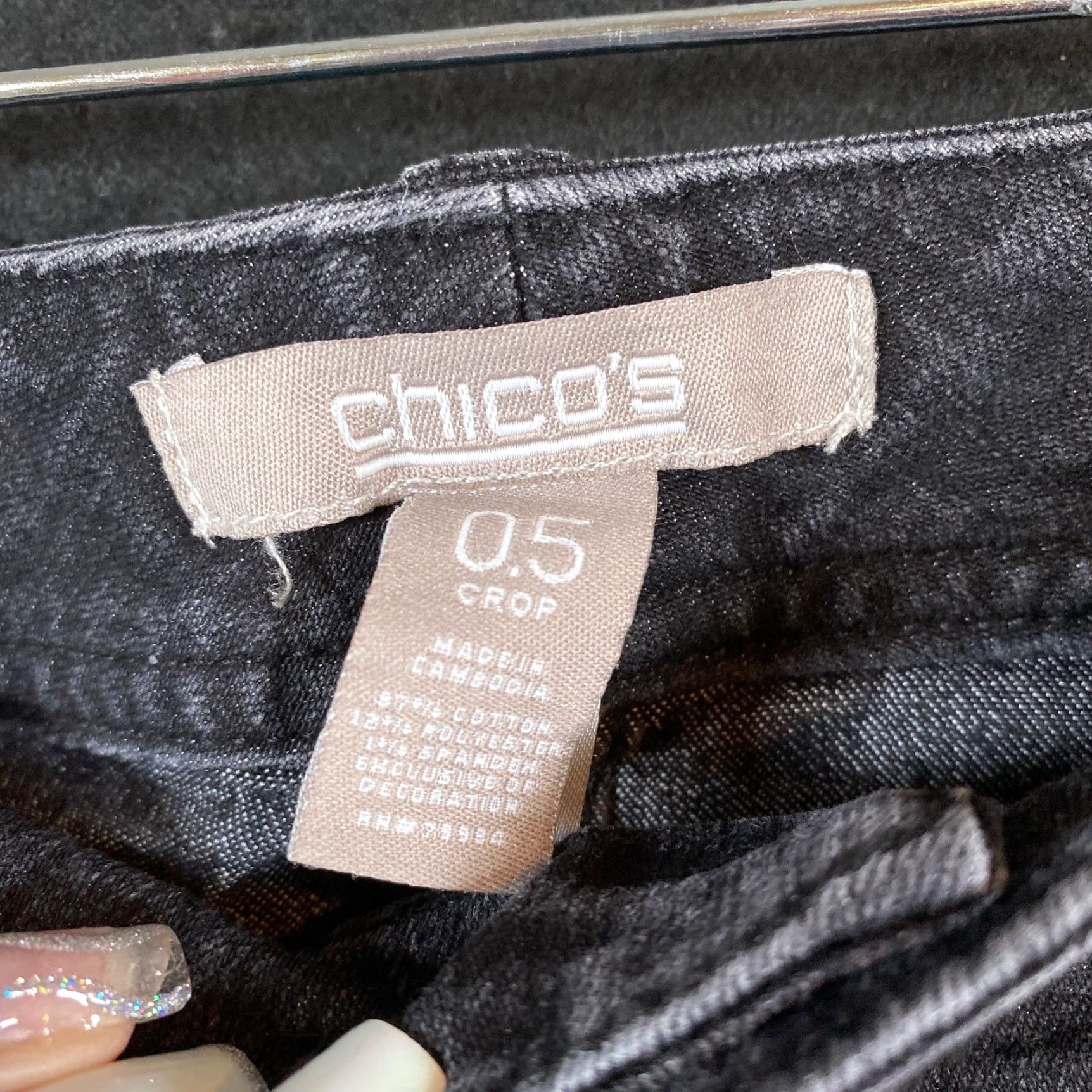 Vintage Chicos Womens Jeans Black Denim Crop Stretch 0.5 Inseam 21in 5-Pocket Regular Rise Mid Waist 30 Size 28" / US 6 / IT 42 - 4 Thumbnail