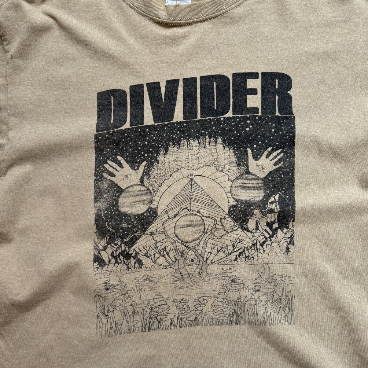 Vintage Vintage Divider Distressed T-Shirt Size US L / EU 52-54 / 3 - 4 Thumbnail