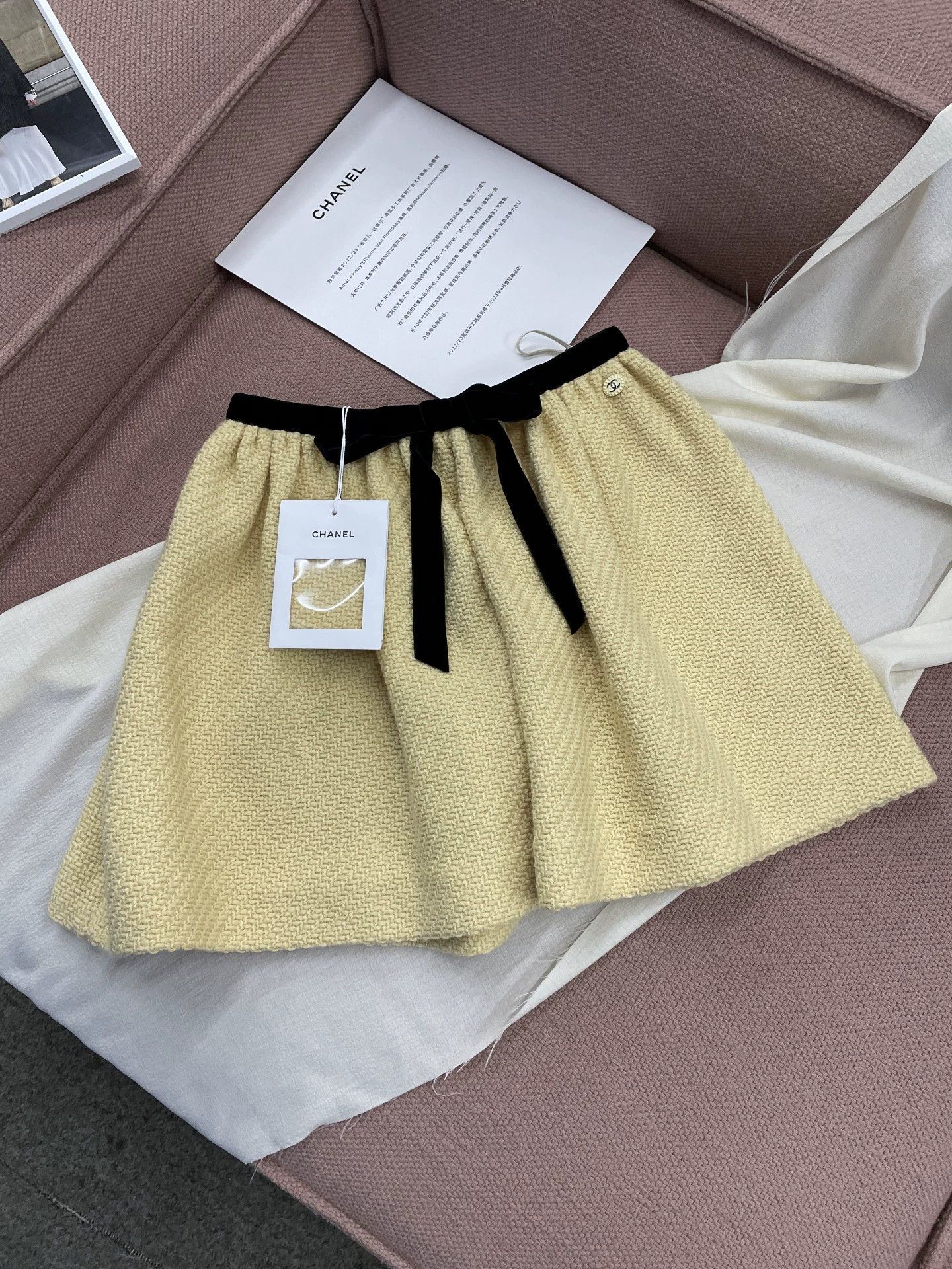 Chanel Chanel Yellow Bow Mini Skirt - dmc Size US 34 / EU 50 - 1 Thumbnail