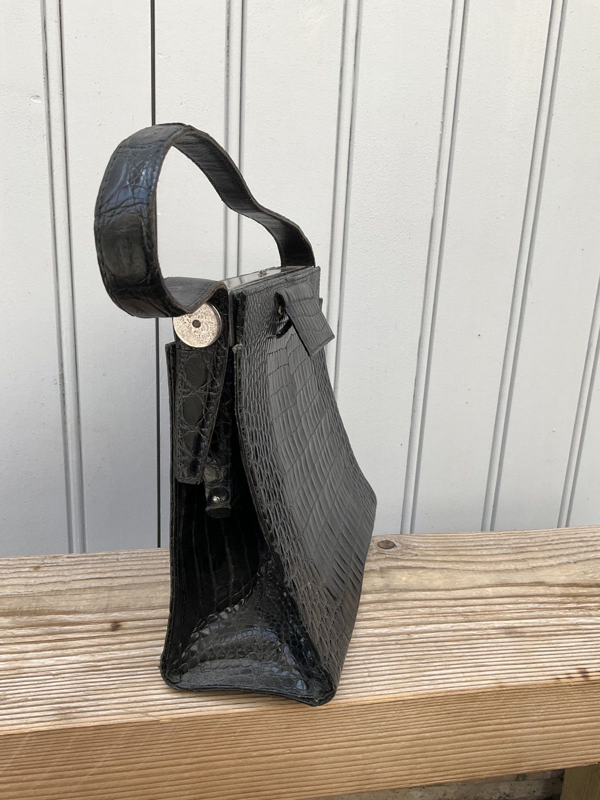 Authentic vintage 60's bag in black leather.