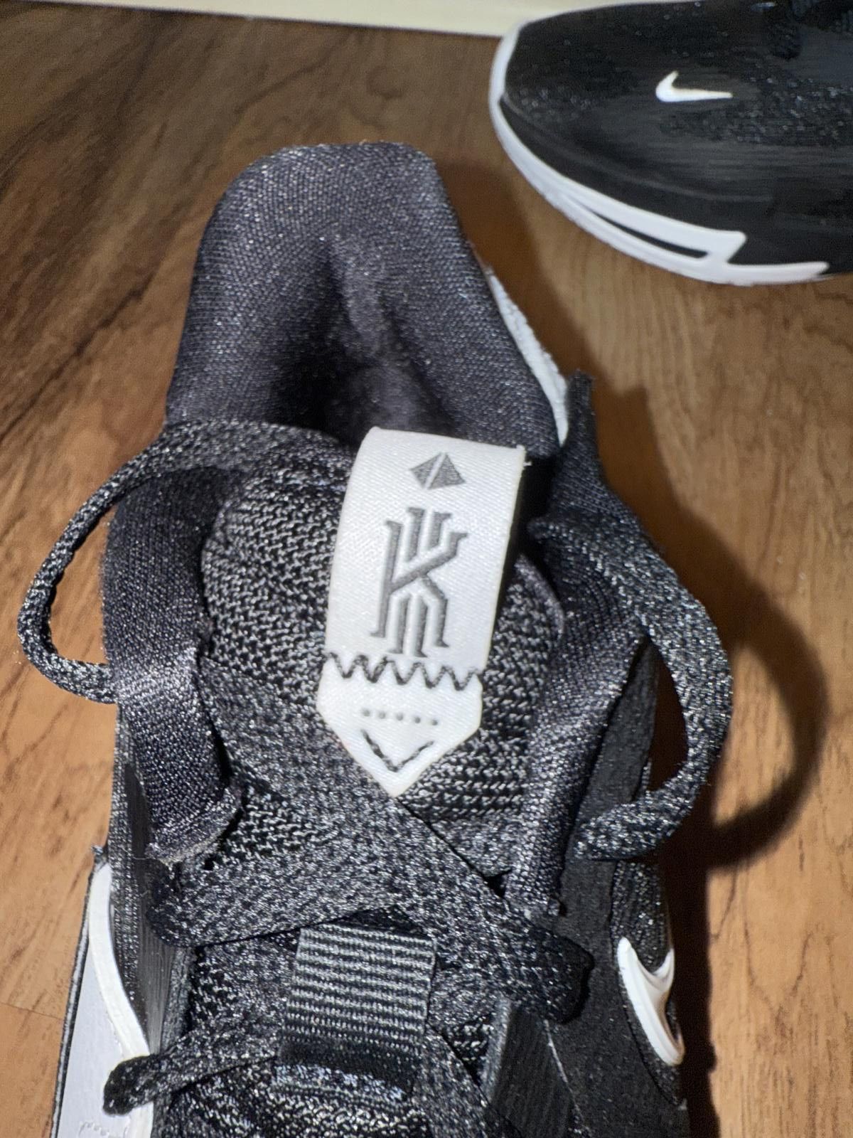 Nike Kyrie 5 Low TB Black White