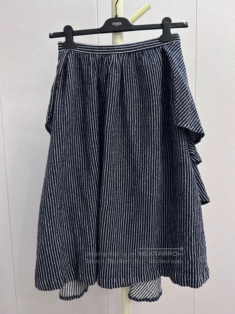 Comme des Garcons Comme Des Garcons size M Wool half skirt Size 23" - 2 Thumbnail