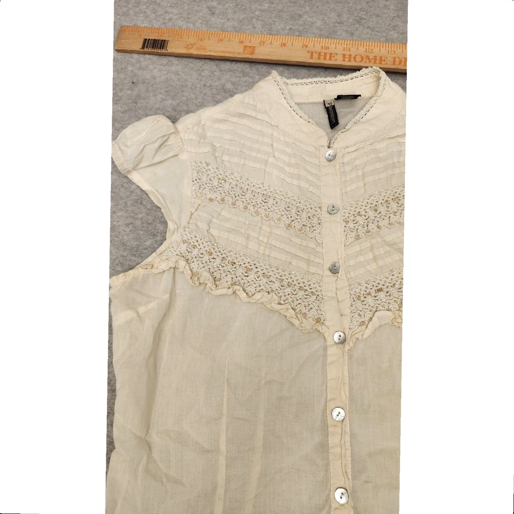 Vintage Passport Shirt Womens Large Ivory Lace Crochet Pintuck Cap Sleeve Button Blouse Size L / US 10 / IT 46 - 3 Thumbnail