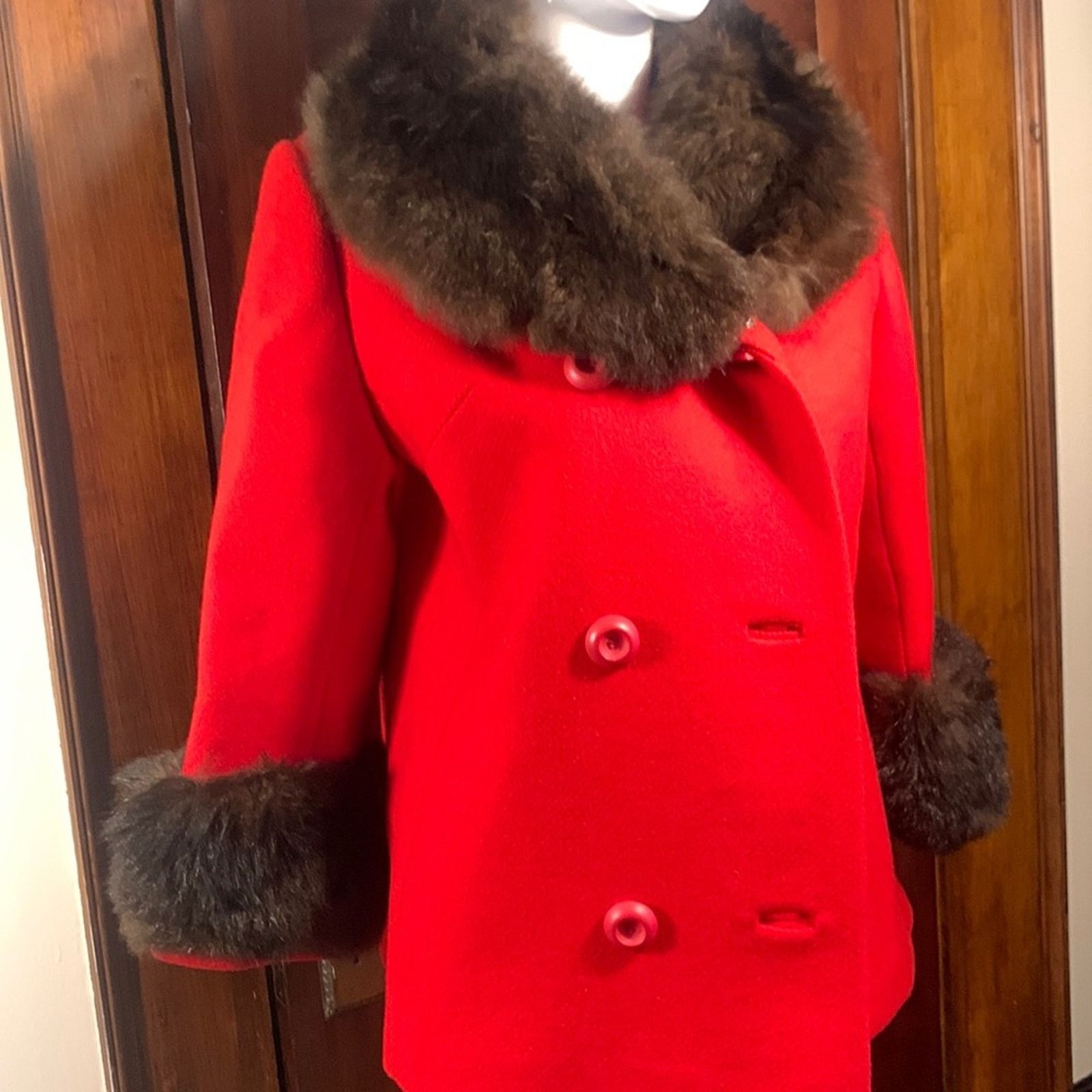 Vintage 60’s Townley retro chic red wool coat,mink collar cuffs Size L / US 10 / IT 46 - 8 Thumbnail