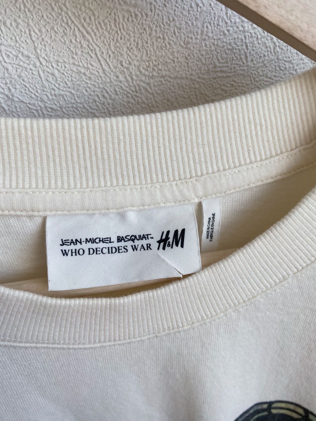 H&M × Jean-Michel Basquiat × Who Decides War WHO DECIDES WAR x BASQUIAT x H&M LONG SLEEVE RELAXED T-SHIRT Size US L / EU 52-54 / 3 - 6 Thumbnail