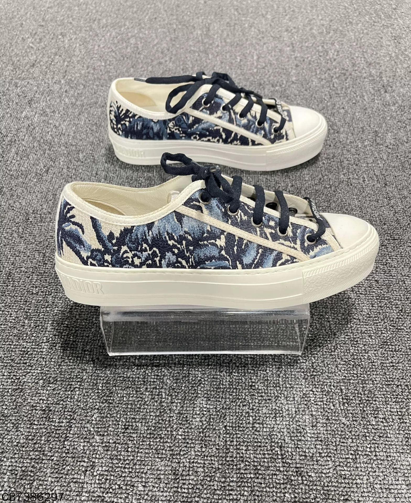 Dior Dior Embroidered Floral Logo Sneakers 36 Unused Size US 5.5 / IT 35.5 - 4 Thumbnail
