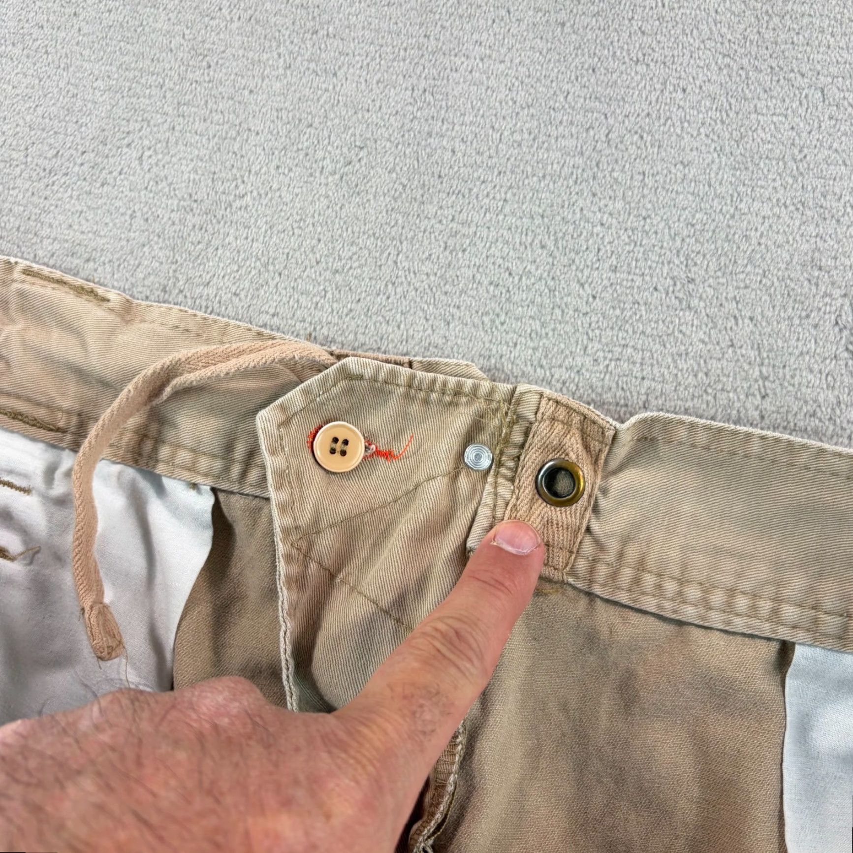 Coogi VINTAGE COOGI Australia Paratrooper Cargo Shorts Beige Men 48 Distressed Y2K Cargo Zip Pockets Embroidered High Rise Relaxed 청 Size US 32 / EU 48 - 4 Thumbnail