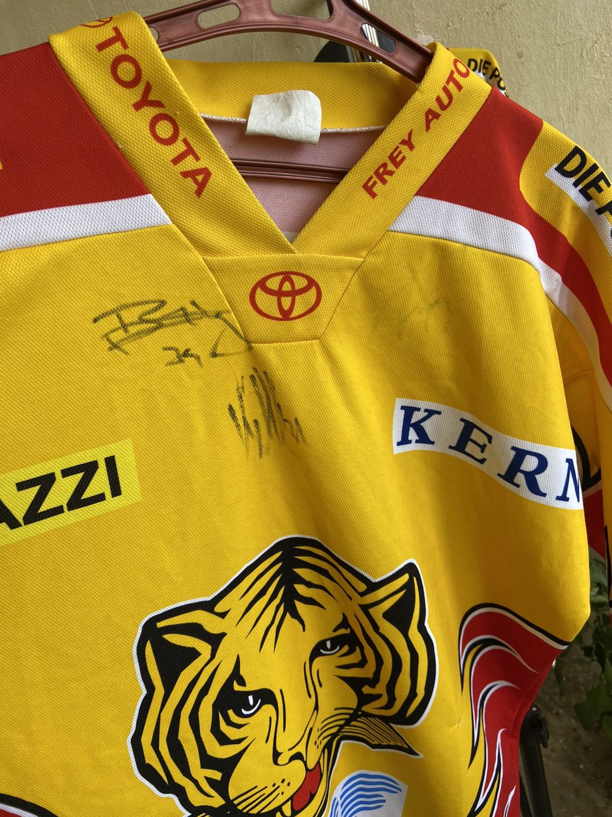 NHL SCL Tiger Langnau Switzerland NFL hockey Bauer Size US M / EU 48-50 / 2 - 5 Thumbnail