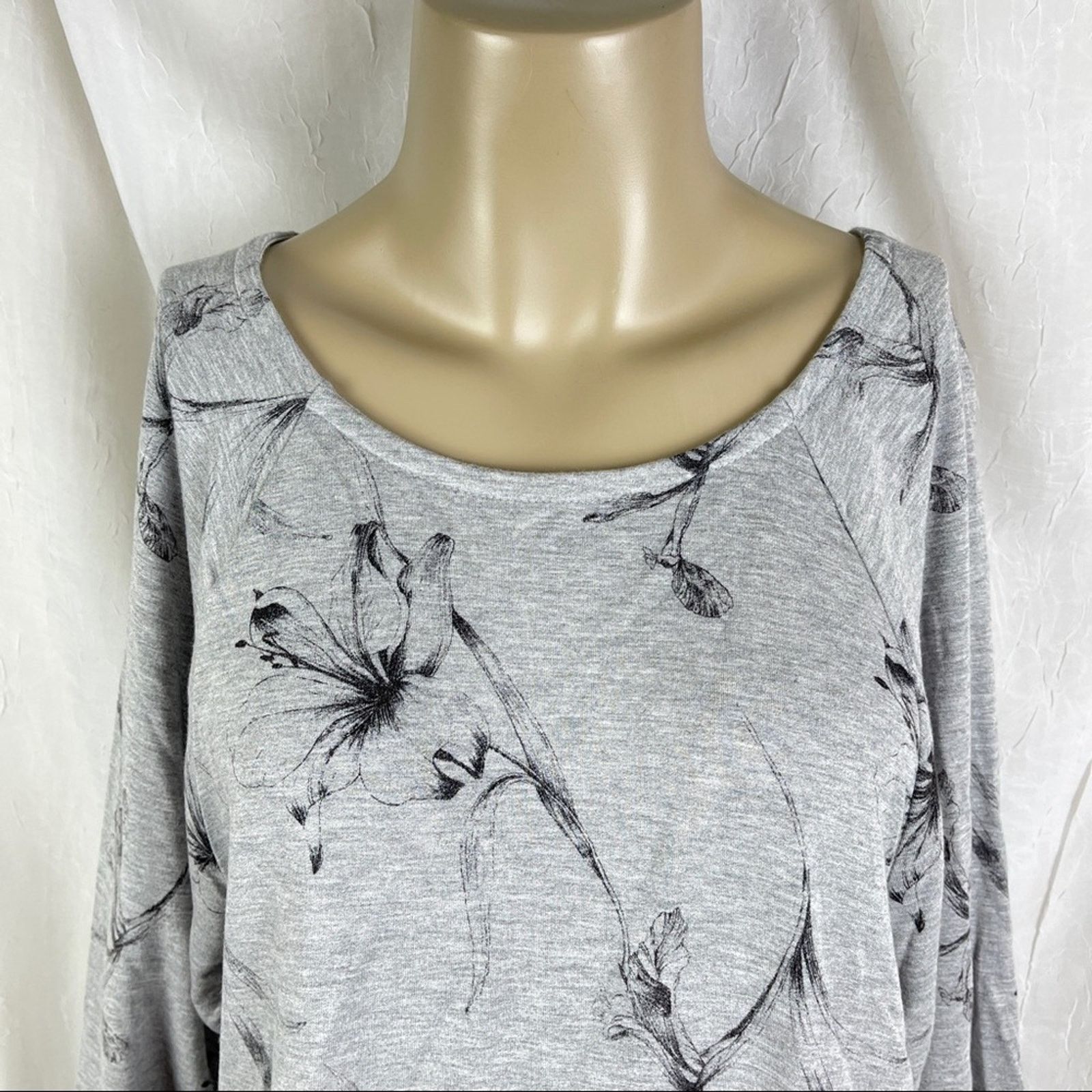 Forever 21 Forever 21 Heather Grey Floral Slouch Dolman Sleeve Shirt XS Size XS / US 0-2 / IT 36-38 - 2 Thumbnail