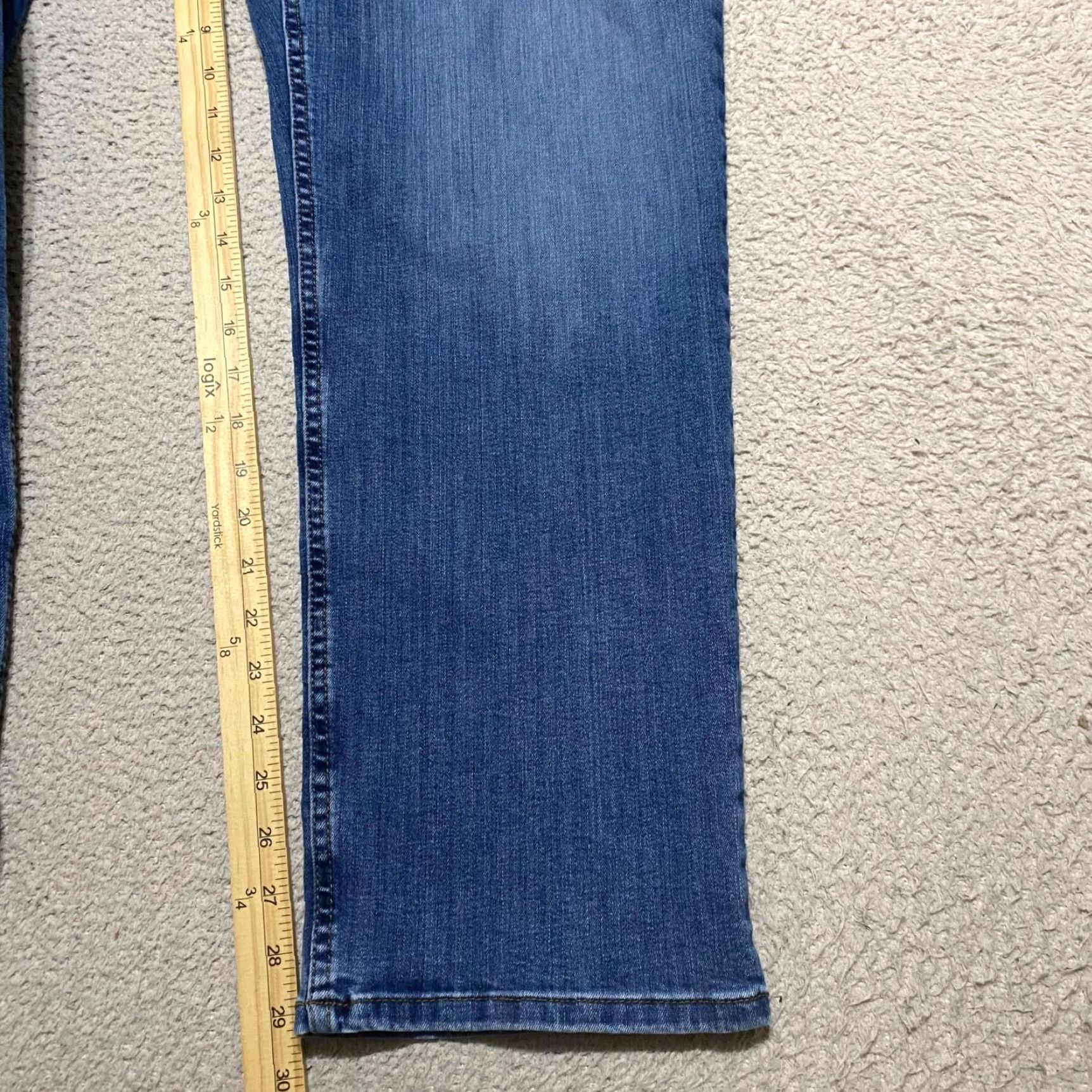 Vintage L.L. Bean Jeans Mens 40x30 Blue Denim Straight Medium Wash Mid Rise Classic Shirt Mens Size: 40 Regular Blue Jeans Straight 5-Pocket Design Mens 40x30 Size US 40 / EU 56 - 6 Thumbnail
