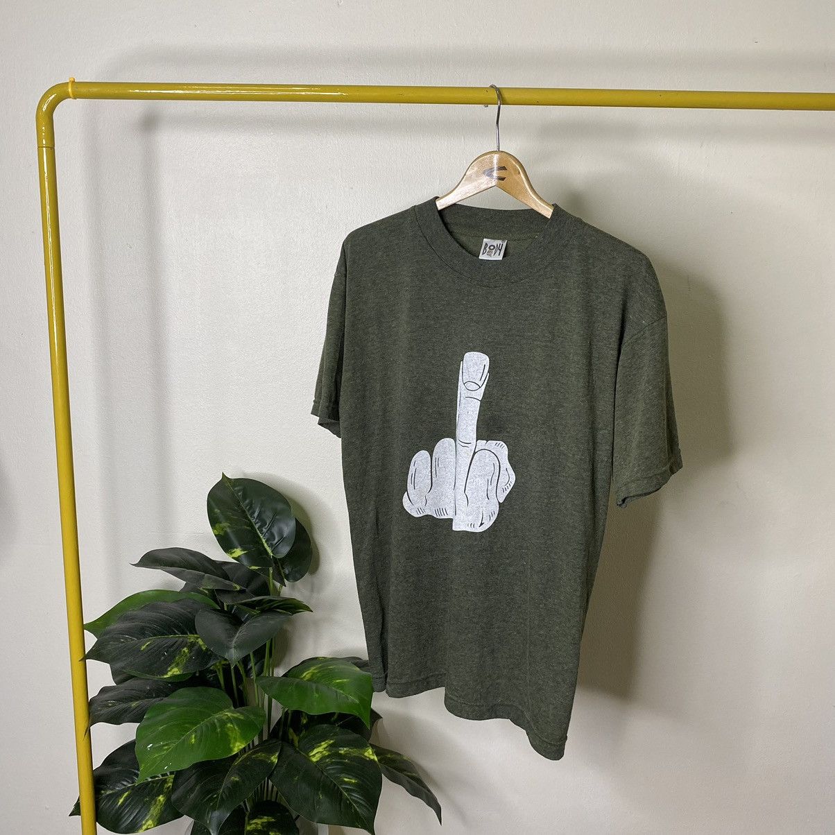 Vintage Vintage Middle Finger F*ck Big Graphic T Shirt Size US L / EU 52-54 / 3 - 1 Thumbnail