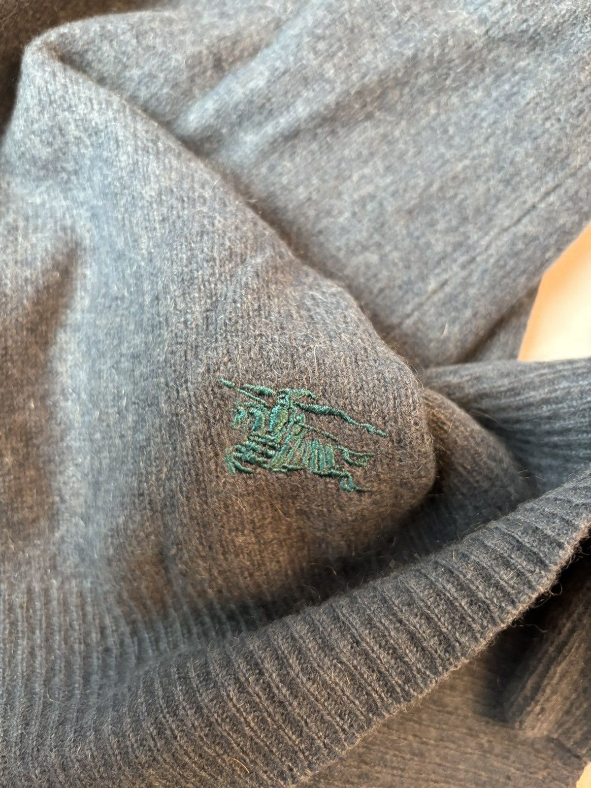 Burberry Burberry 100% cashmere L fits M sweater / pullover Size US L / EU 52-54 / 3 - 8 Thumbnail
