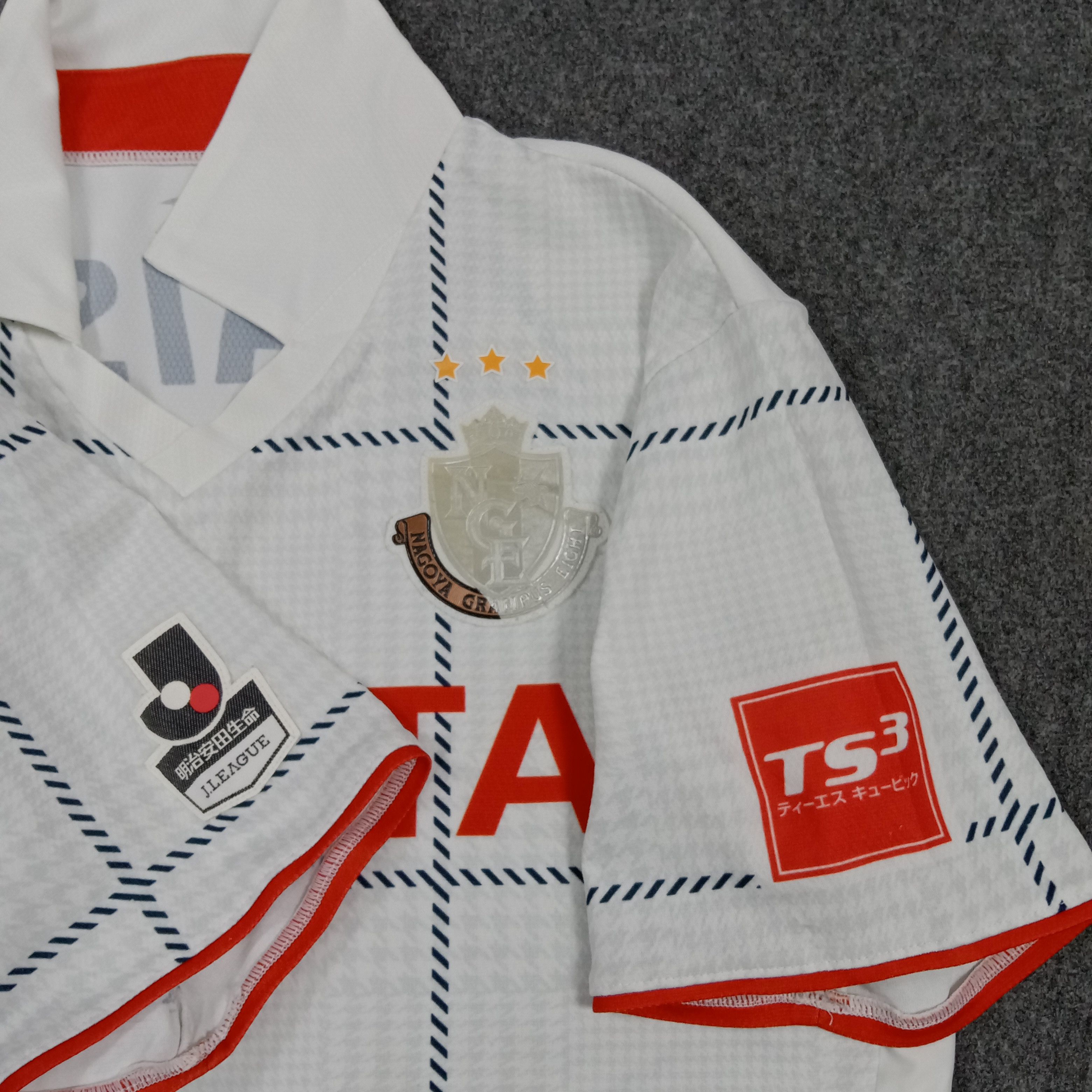 Japanese Brand Nagoya Grampus Eight J-League Away Japan Jersey C285N56 Size US M / EU 48-50 / 2 - 4 Thumbnail