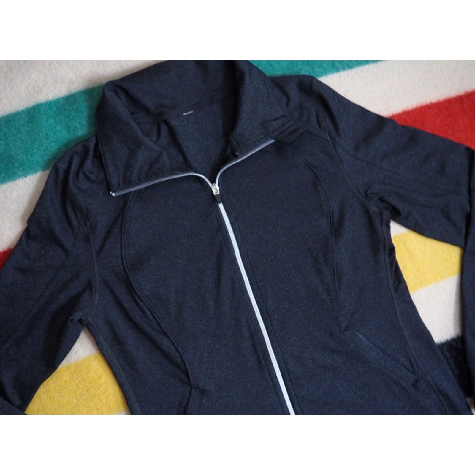 Lululemon Lululemon Charcoal Gray Softshell Full Zip Athletic Jacket Womens M EUC Slim Athletic Jogging Running Yoga Size M / US 6-8 / IT 42-44 - 3 Thumbnail