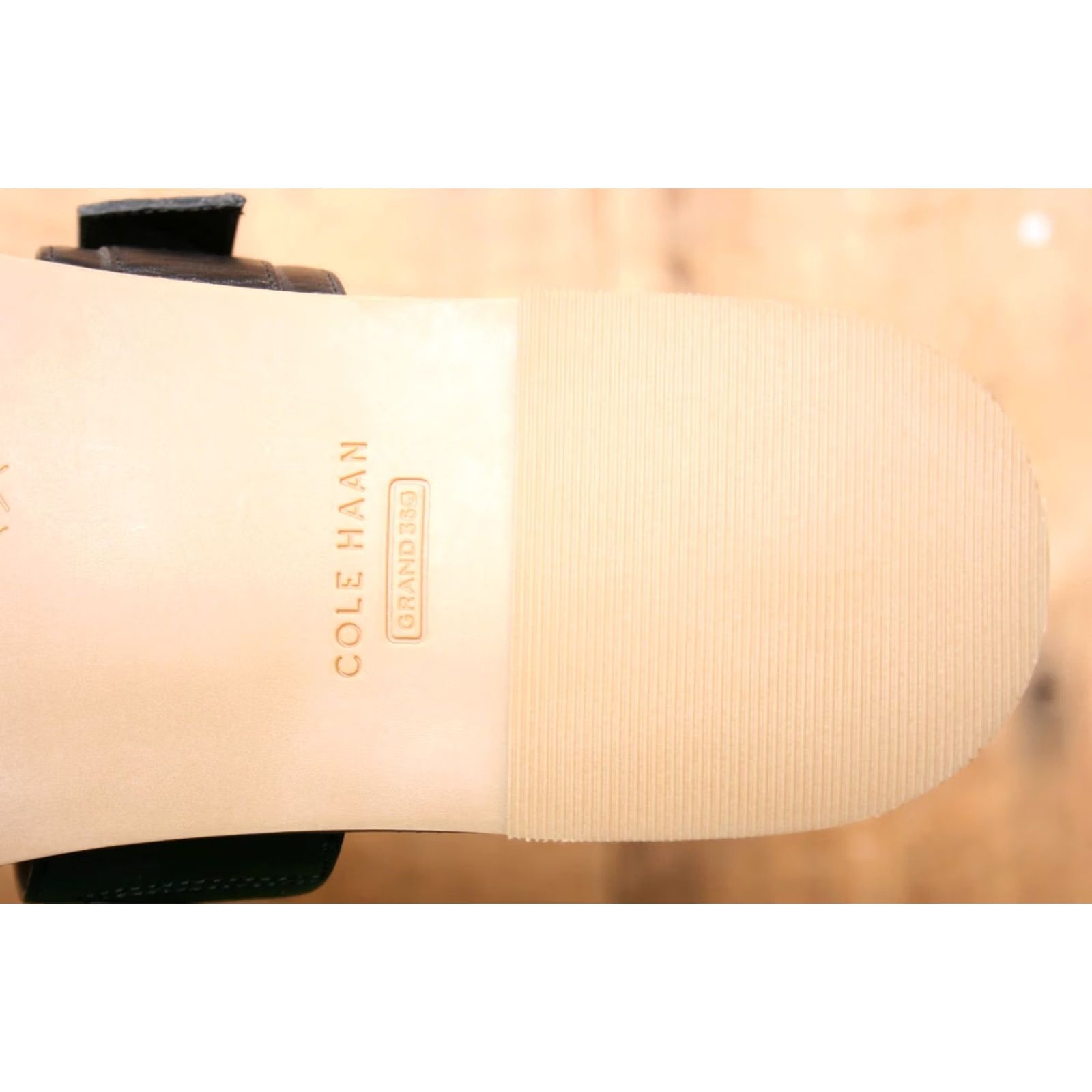 Cole Haan VINTAGE? COLE HAAN Abbie Black Leather Toe Loop Slide Flat Sandals Sz. 9.5 B Womens Slide Leather Black 9.5 Cole Haan Abbie Size US 10 / IT 40 - 6 Thumbnail