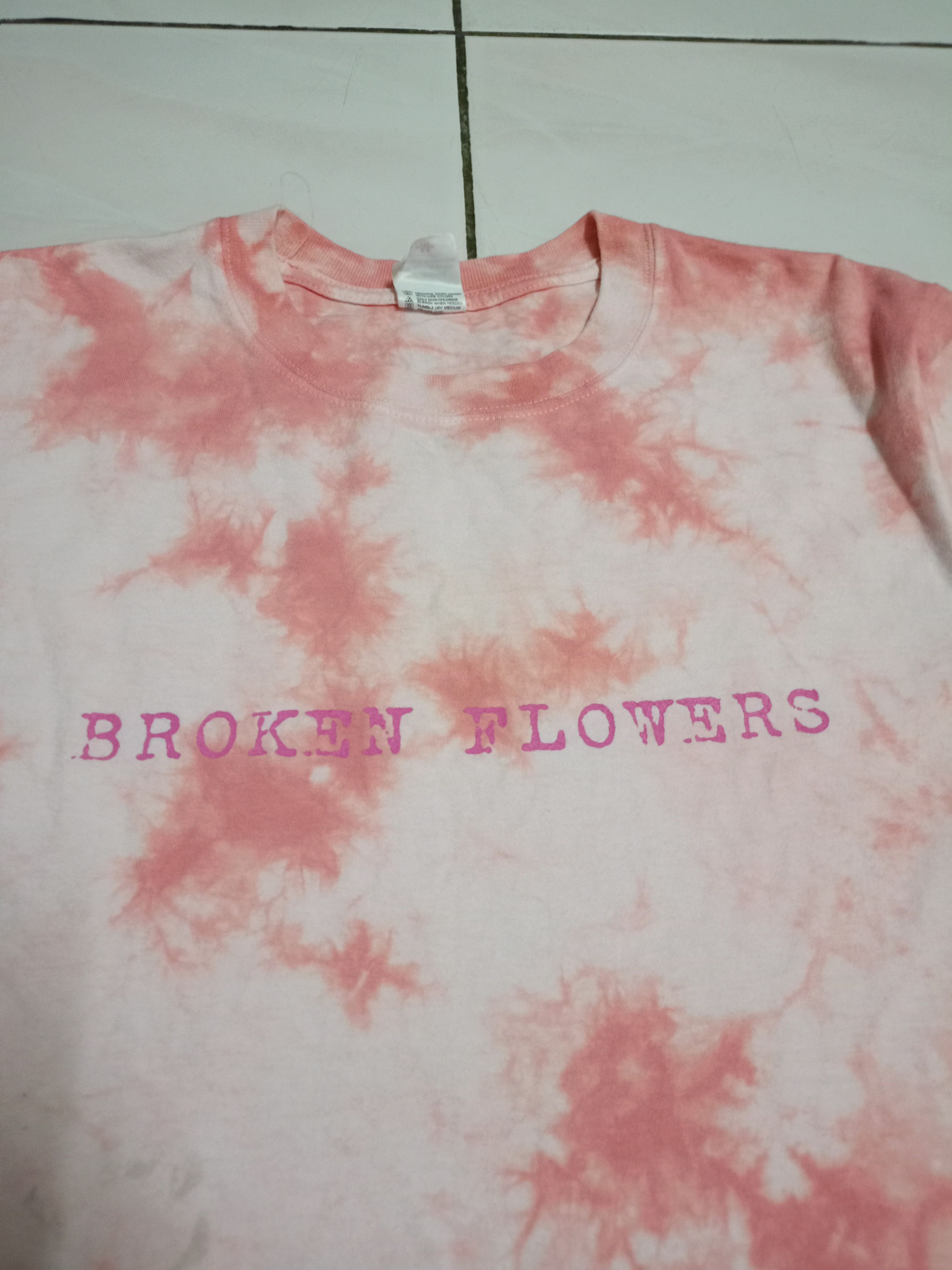 Vintage Vintage broken flowers movie t shirt Size US M / EU 48-50 / 2 - 3 Thumbnail