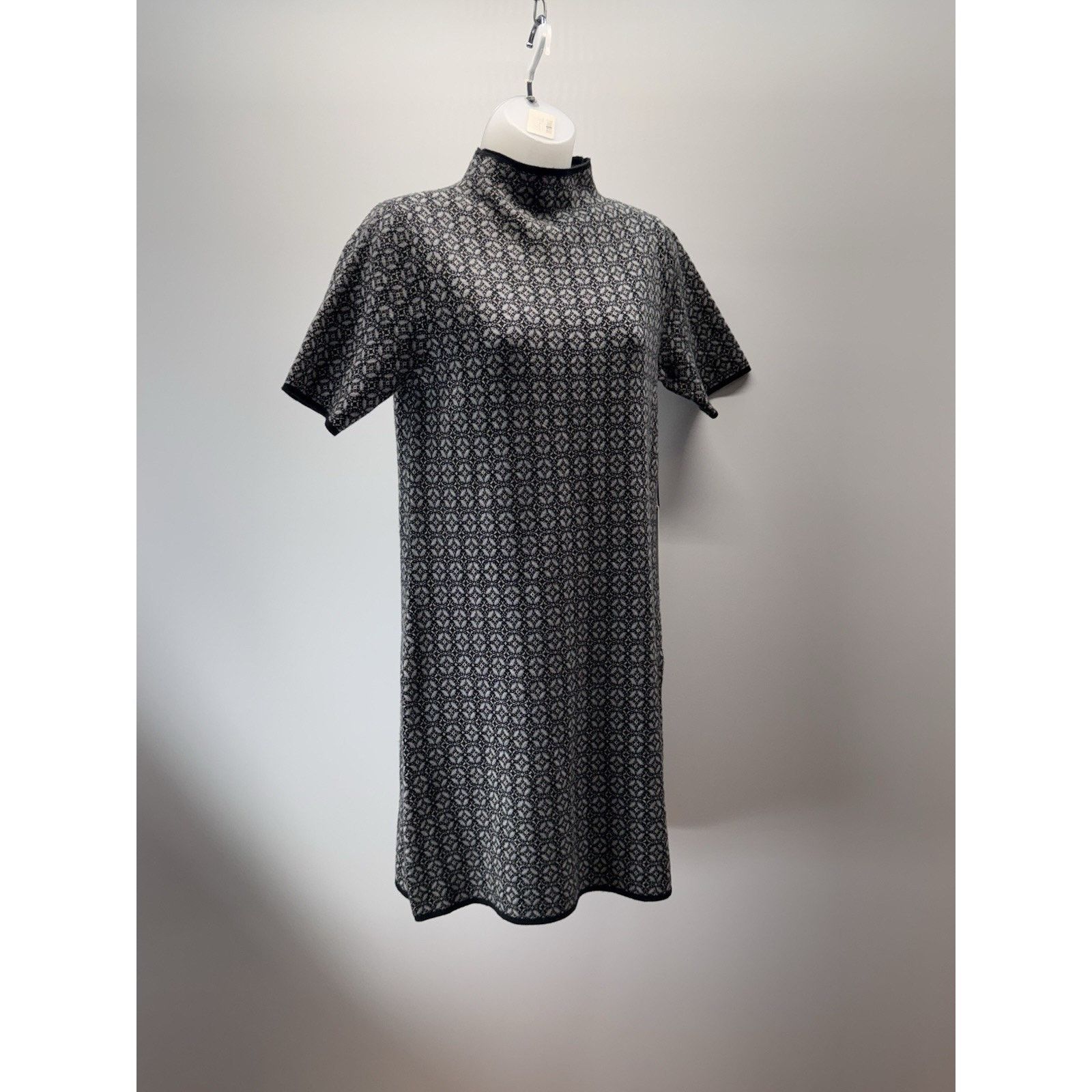 Nicole Miller Nicole Miller Geo Print Black White Sweater Dress Size S NWT Size S / US 4 / IT 40 - 2 Thumbnail