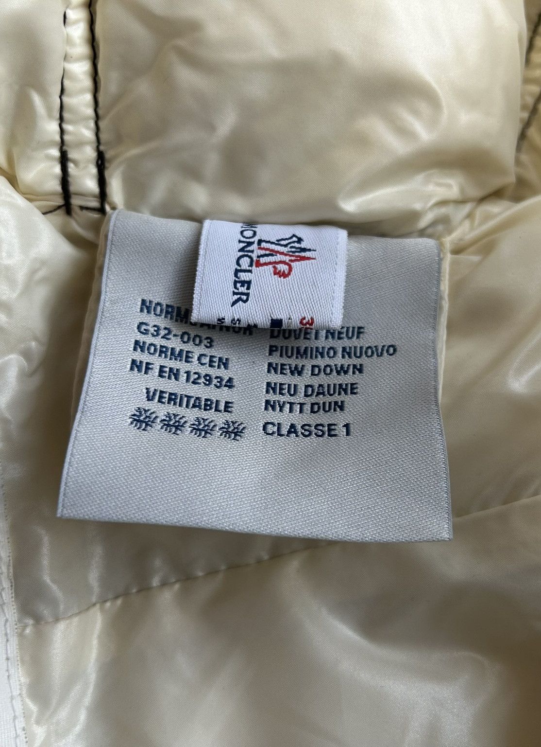 Moncler Moncler quincy hooded puffer jacket with badge Size XS / US 0-2 / IT 36-38 - 16 Thumbnail
