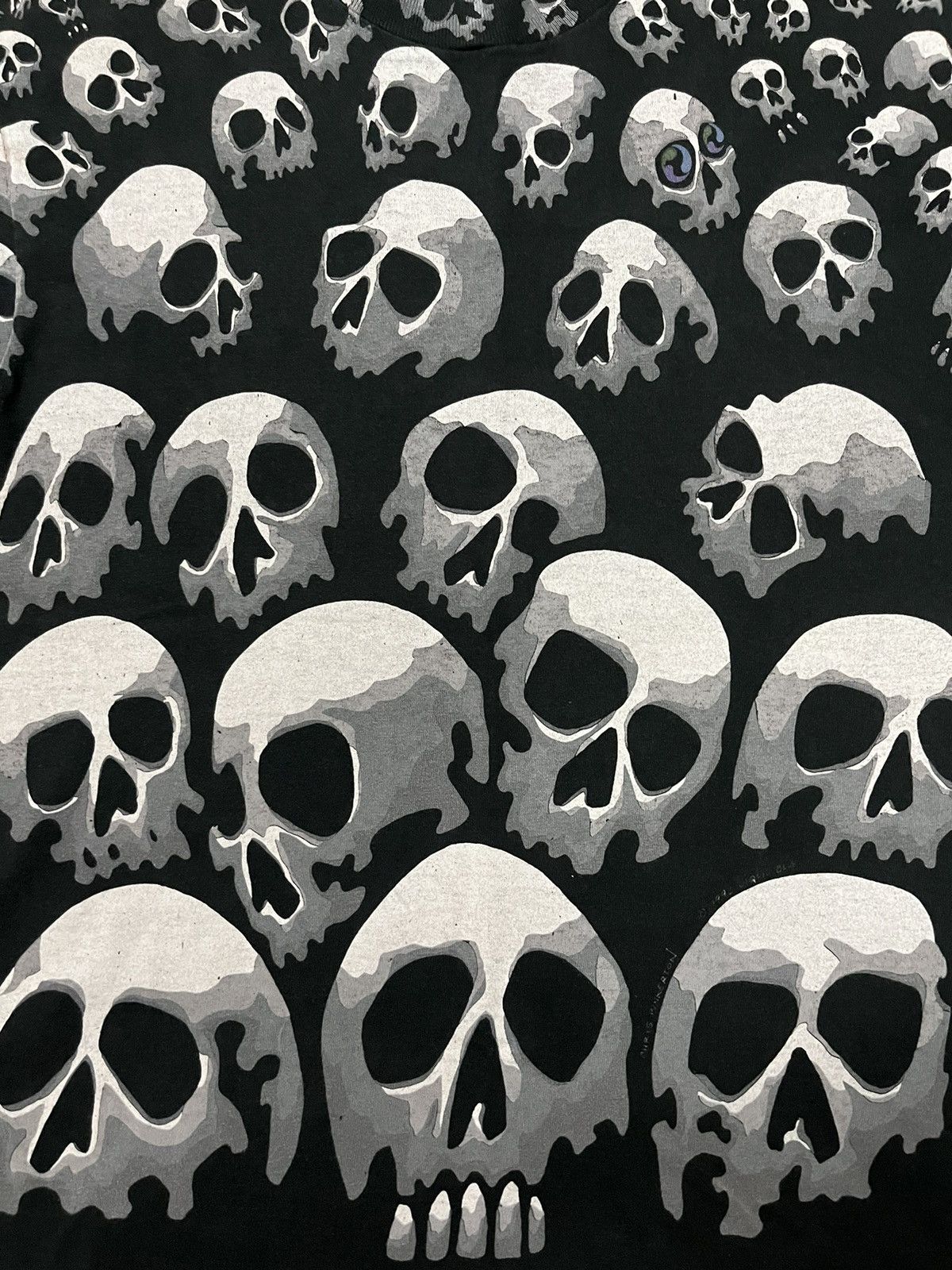 Liquid Blue Vintage Skulls Liquid blue AOP 90s t shirt Size US L / EU 52-54 / 3 - 5 Thumbnail