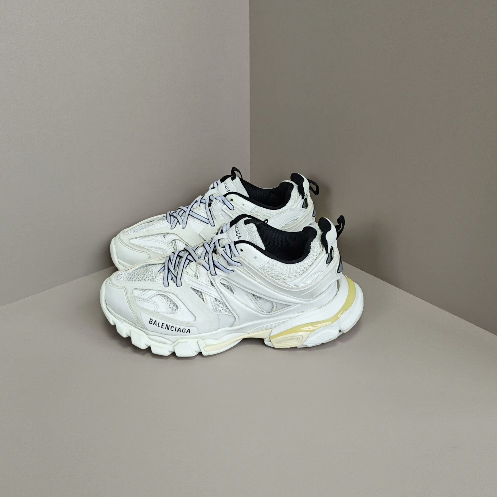 Balenciaga Balenciaga Lowtop Sneakers 7 Men Size US 7 / EU 40 - 1 Thumbnail