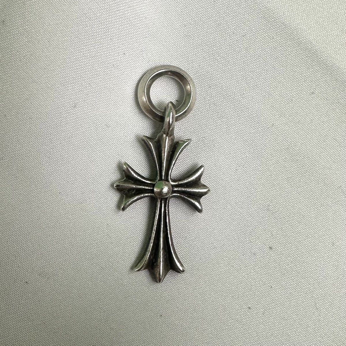 小物 RisoCHROME HEARTS TINY CH CROSS Chrome Hearts 925 Silver Tiny CH Cross with One Ball Charm