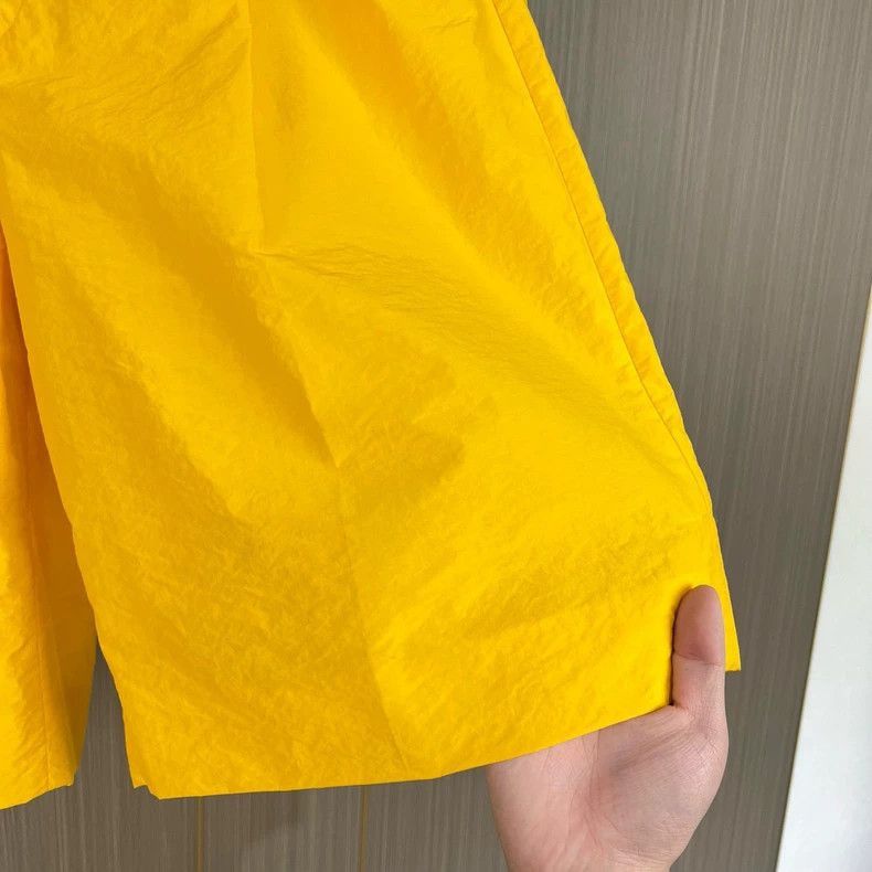 Fendi Fendi Logo Embroidered Yellow Shorts Size 46 Size US 44 / EU 60 - 4 Thumbnail