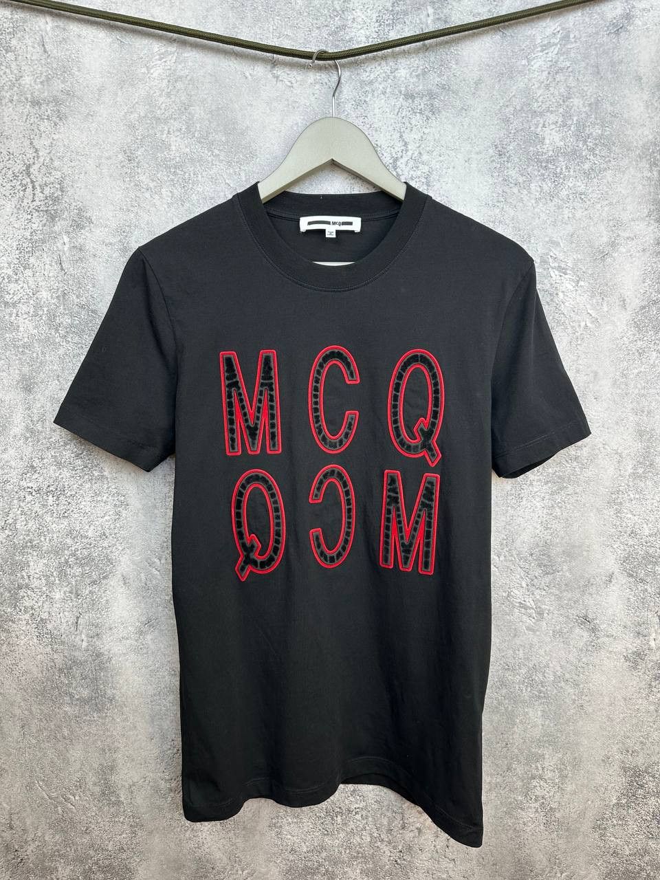 Alexander McQueen McQ Alexander McQueen Velvet Logo T-Shirt Black Red Crew SS Size US S / EU 44-46 / 1 - 1 Thumbnail
