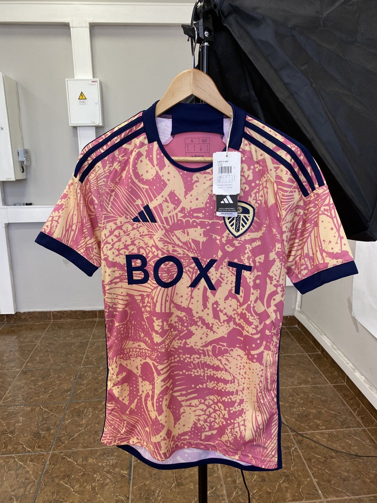 Adidas 🏴󠁧󠁢󠁥󠁮󠁧󠁿 Y2K 2023 Adidas Leeds United LUFC Soccer Jersey Blokecore Size US S / EU 44-46 / 1 - 1 Thumbnail