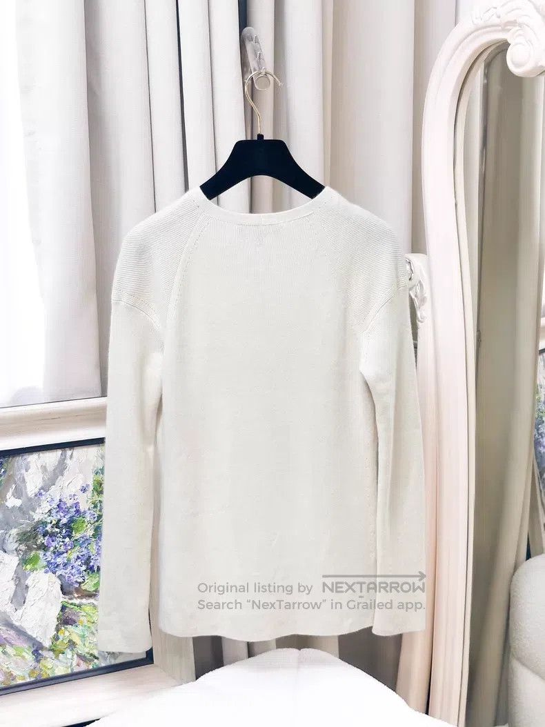 Loro Piana Loro Piana Beige V-Neck Long Sleeve Knit Top Size XS / US 0-2 / IT 36-38 - 2 Thumbnail