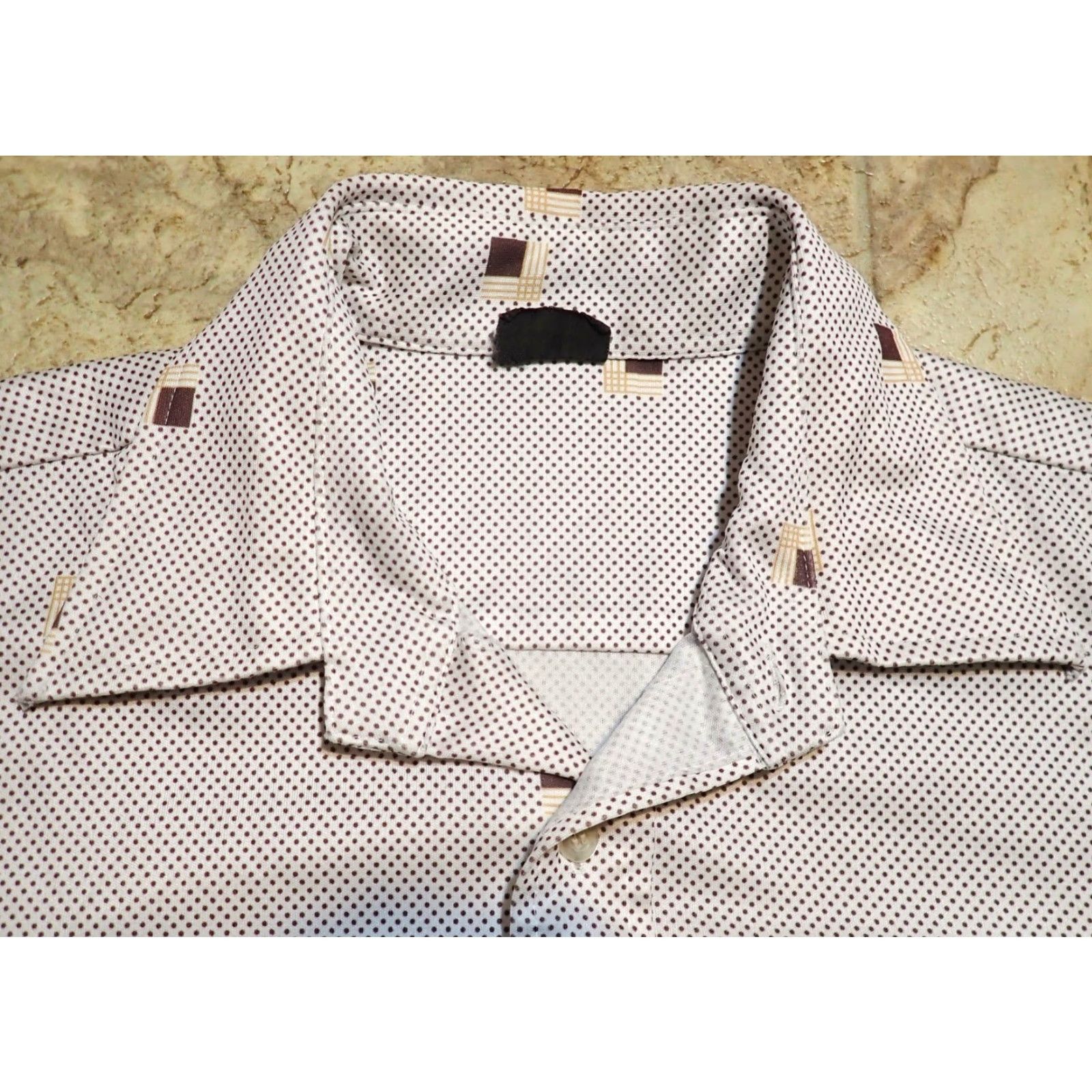 Vintage VINTAGE Media shirt Mens M 44" Chest Red & White 1970s Disco Dot Geometric Print Groovy Short Sleeve Button-Front Era 1965-1976 Size US M / EU 48-50 / 2 - 3 Thumbnail