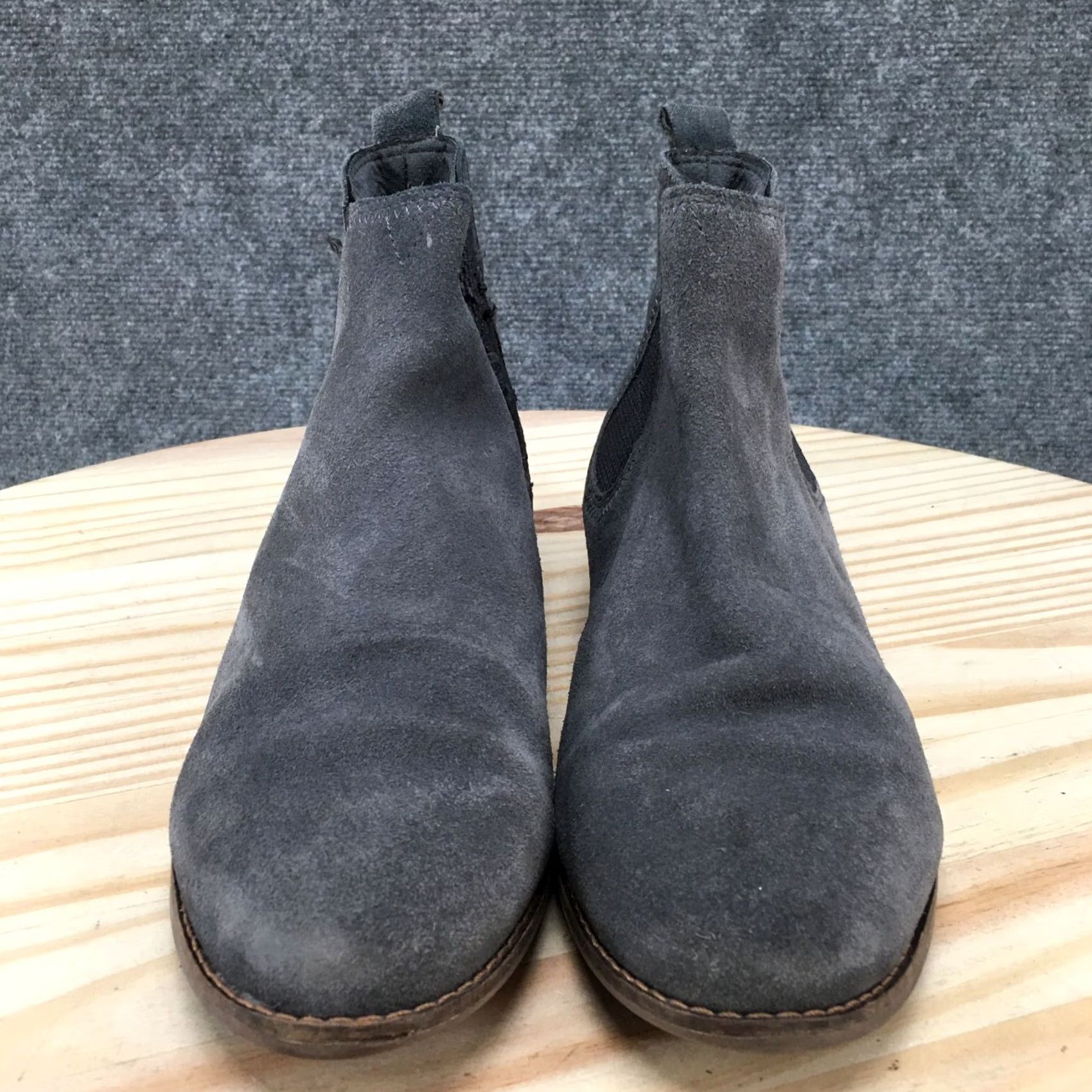 Toms Toms Boots Womens 8.5 Ella Chelsea Booties Gray Suede Almond Toe Cuban Heels Boots Men's? Size US 9 / IT 39 - 4 Thumbnail
