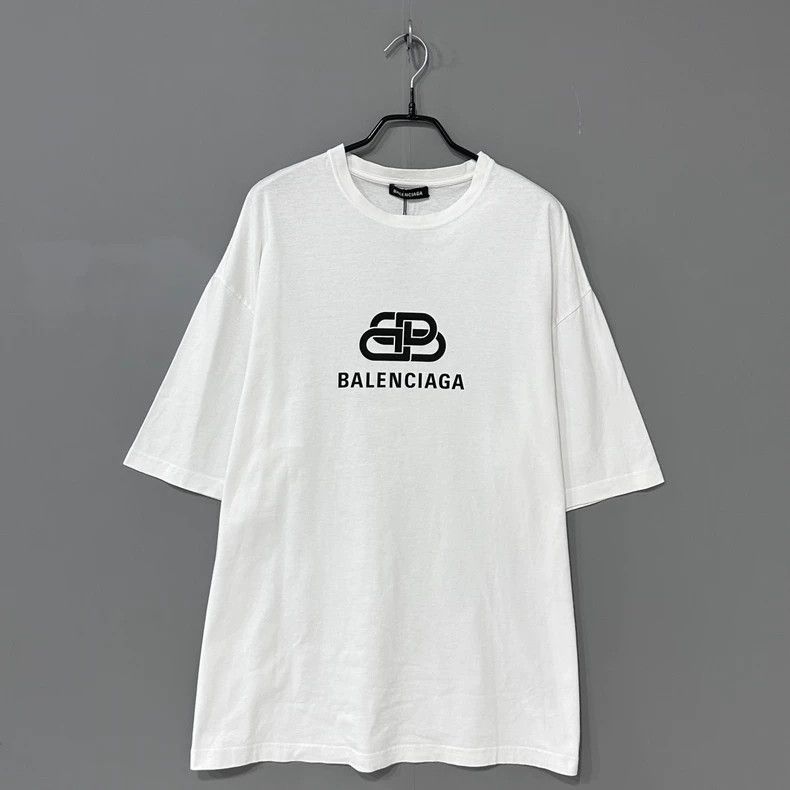 Balenciaga Balenciaga White buckle short-sleeve Size US S / EU 44-46 / 1 - 1 Thumbnail