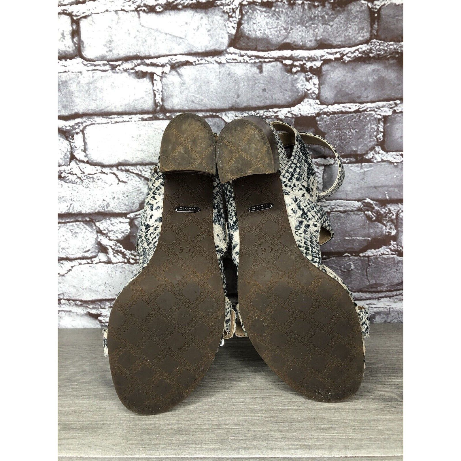 Other Vionic Carmel Grey Ivory Leather Snake Print Heel Sandals Wo Size US 9.5 / IT 39.5 - 12 Thumbnail