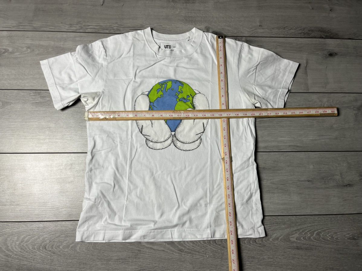 Kaws × Uniqlo Kaws x Uniqlo Peach For All Tshirt size M Size US M / EU 48-50 / 2 - 5 Thumbnail