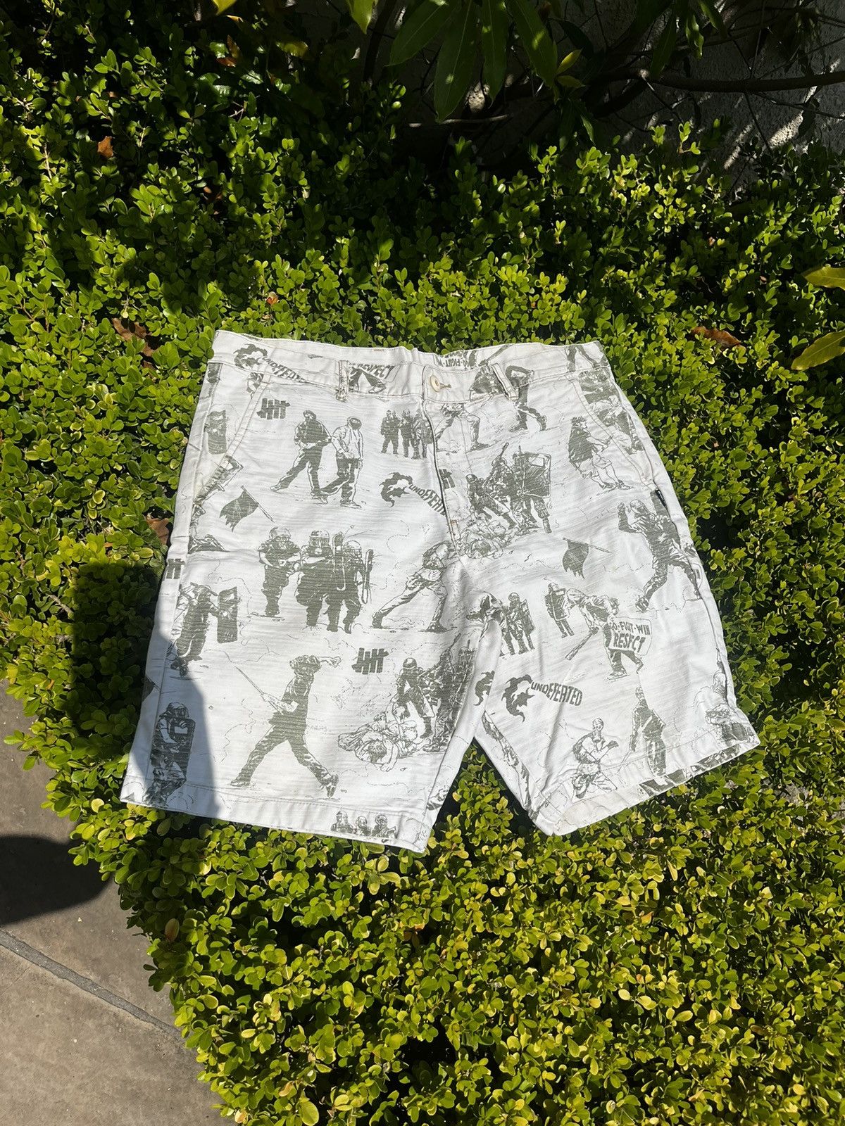 Undefeated Undefeated cargo shorts Size US 32 / EU 48 - 1 Thumbnail