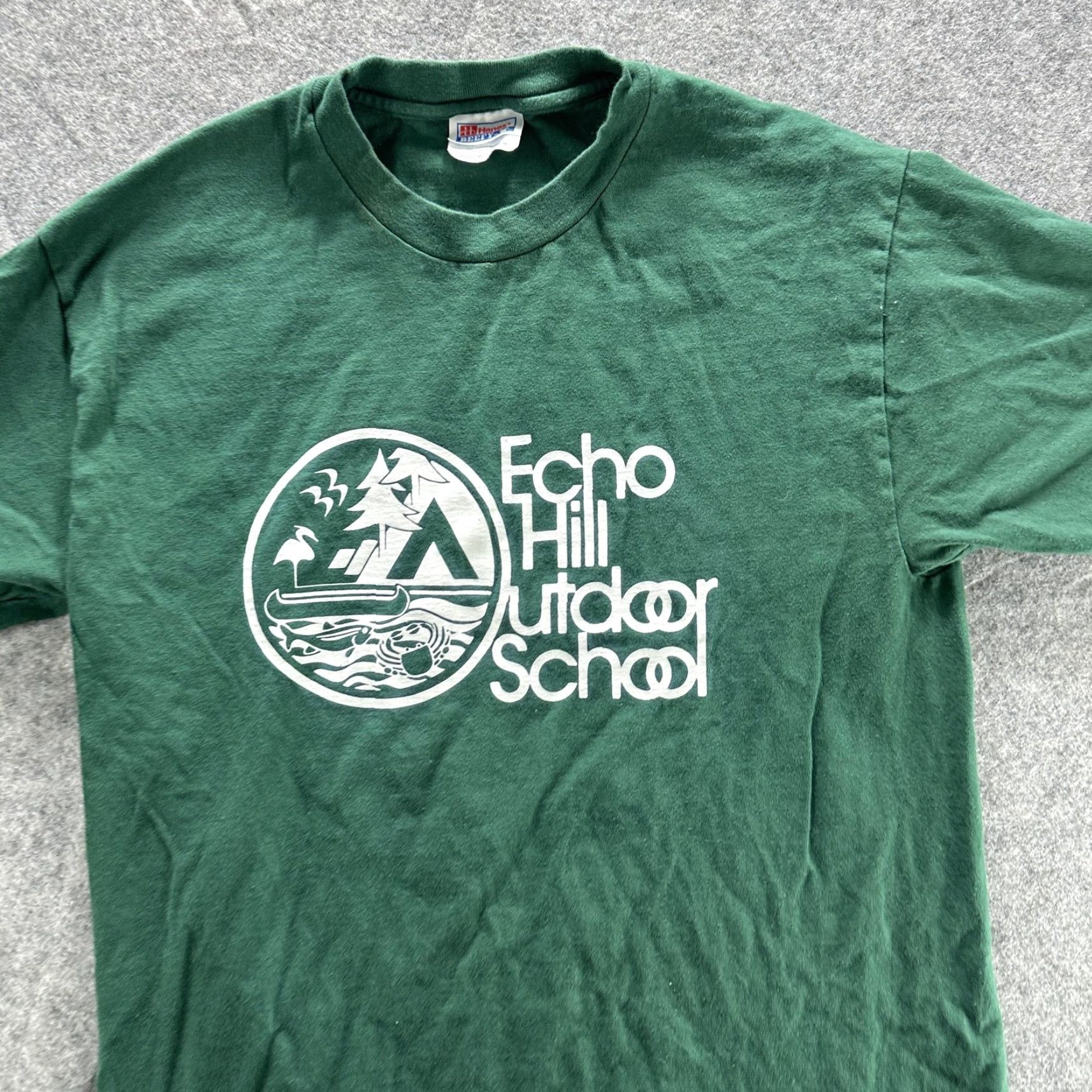 Hanes Echo Hill Outdoor School Shirt Mens Medium Green Graphic Tee Camping Nature Size US M / EU 48-50 / 2 - 4 Thumbnail