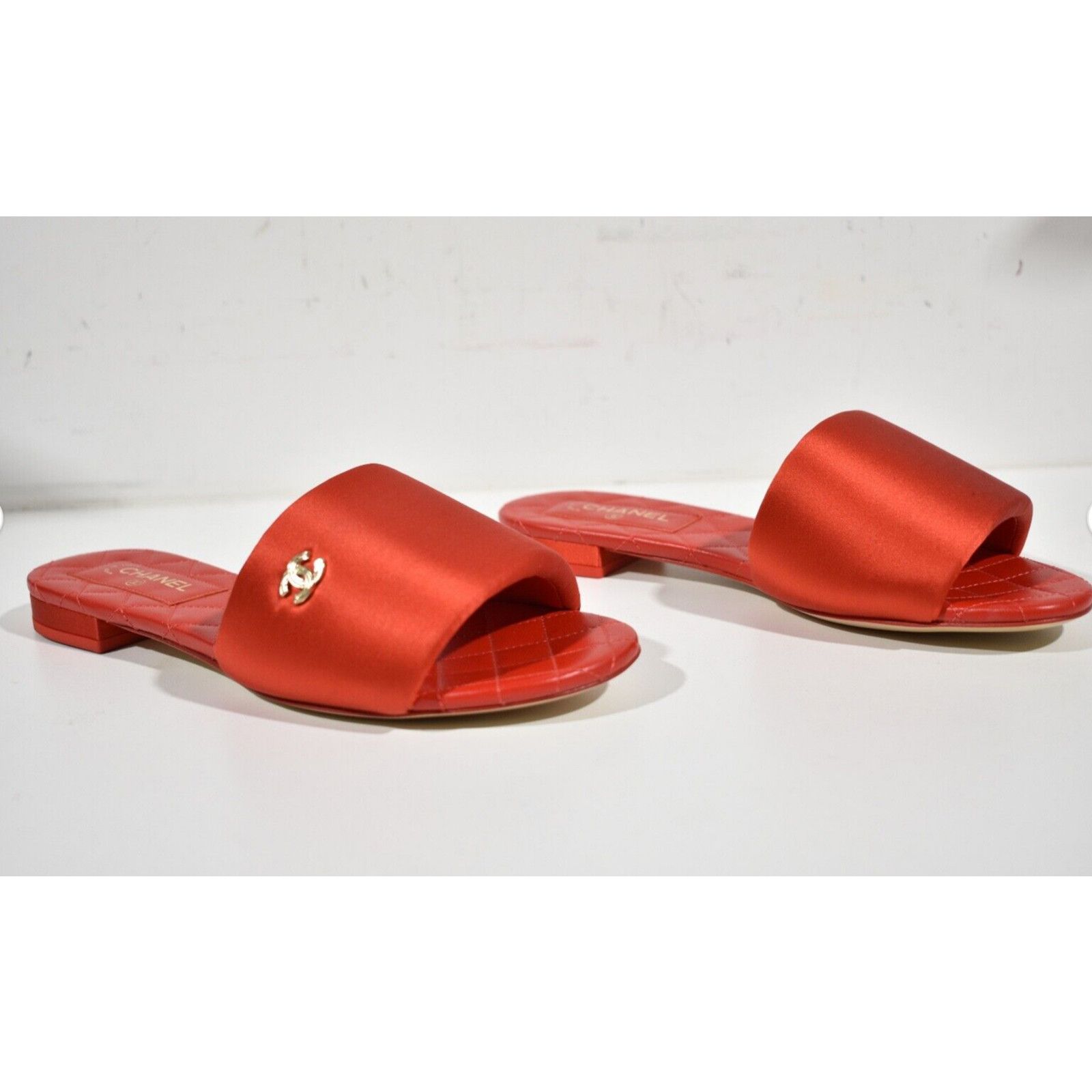 Chanel 22P CC Logo Quilted Leather Slide Mule Sandal Flop Flat 39 Size US 9 / IT 39 - 5 Thumbnail