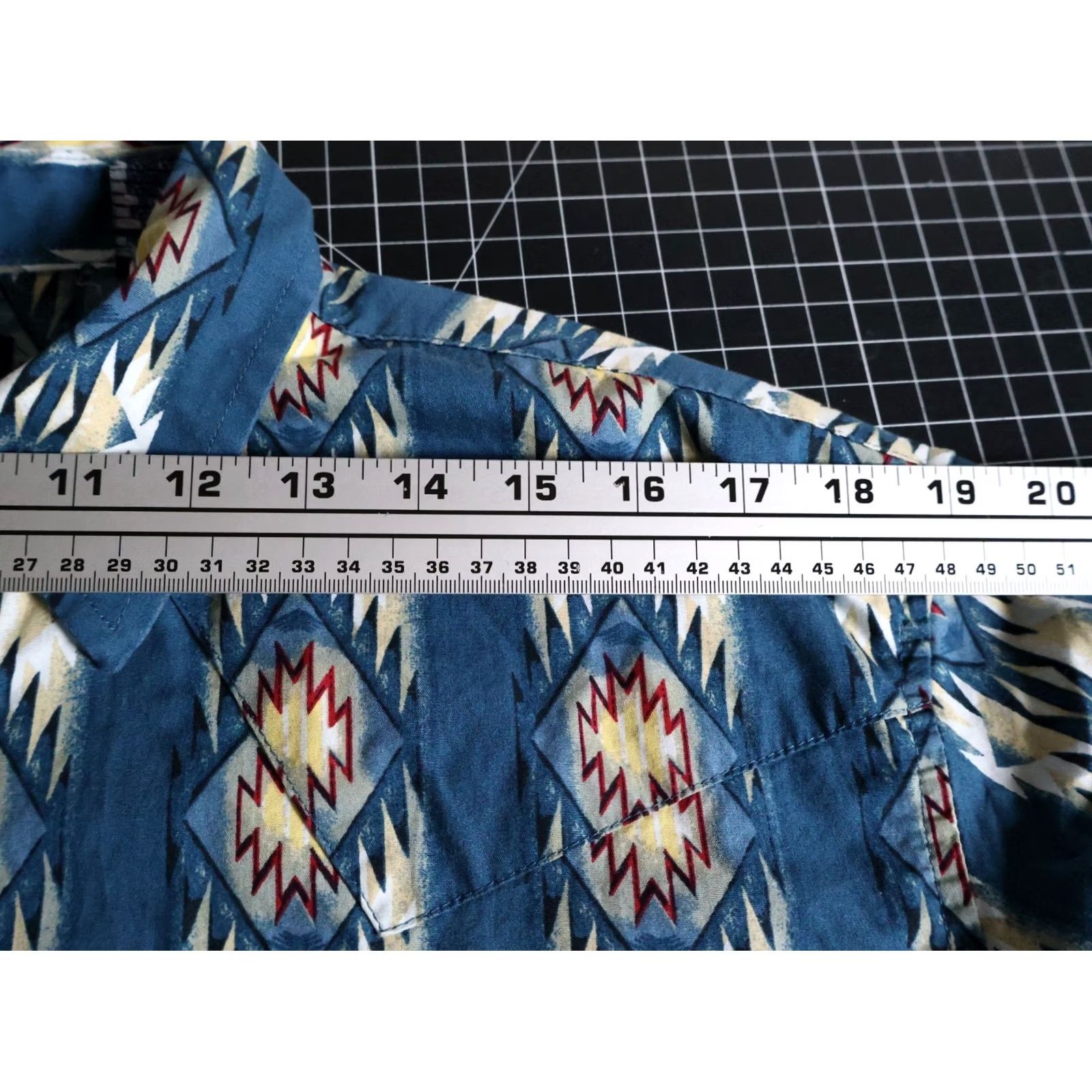 Wrangler VINTAGE Wrangler Western Shirt Men's Large Blue Aztec Pattern Navajo Southwestern Shirt Size US L / EU 52-54 / 3 - 7 Thumbnail