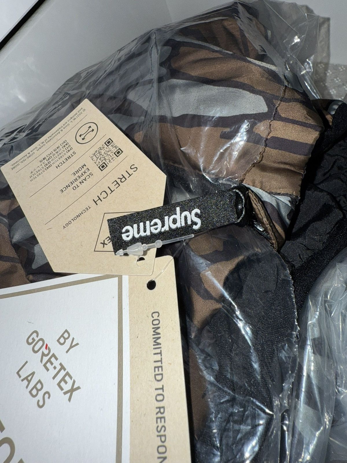 Supreme SUPREME WINDSTOPPER® INSULATED HOODED JACKET CAMO SIZE M Size US M / EU 48-50 / 2 - 8 Thumbnail