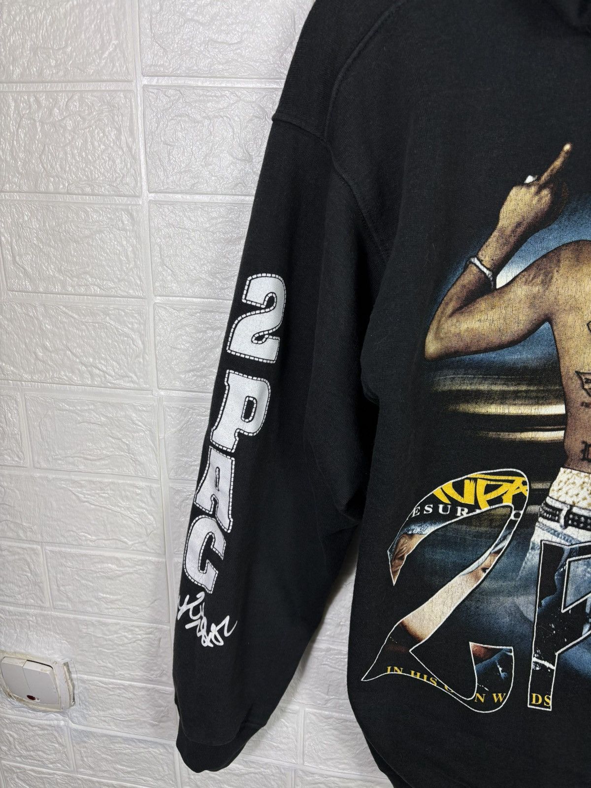 Vintage Vintage Hoodie Tupac 2Pac Size S-M Size US M / EU 48-50 / 2 - 4 Thumbnail