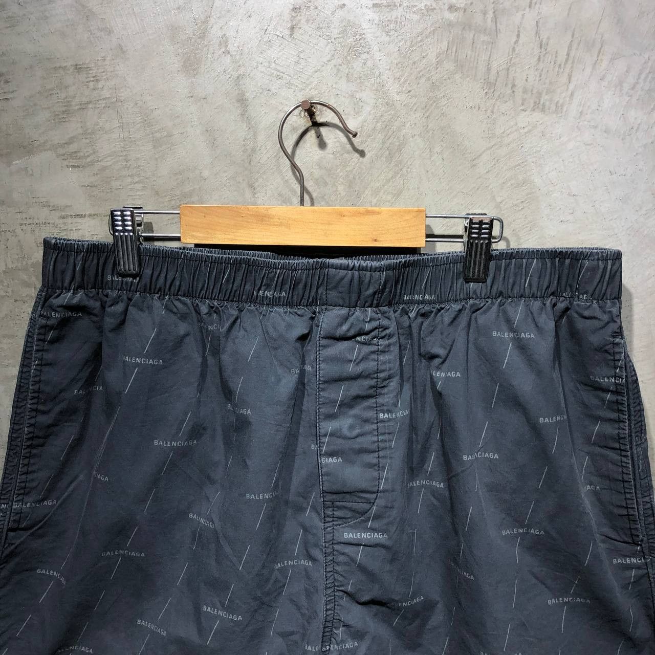 Balenciaga Balenciaga Logo Bermuda shorts Size US 33 - 3 Thumbnail